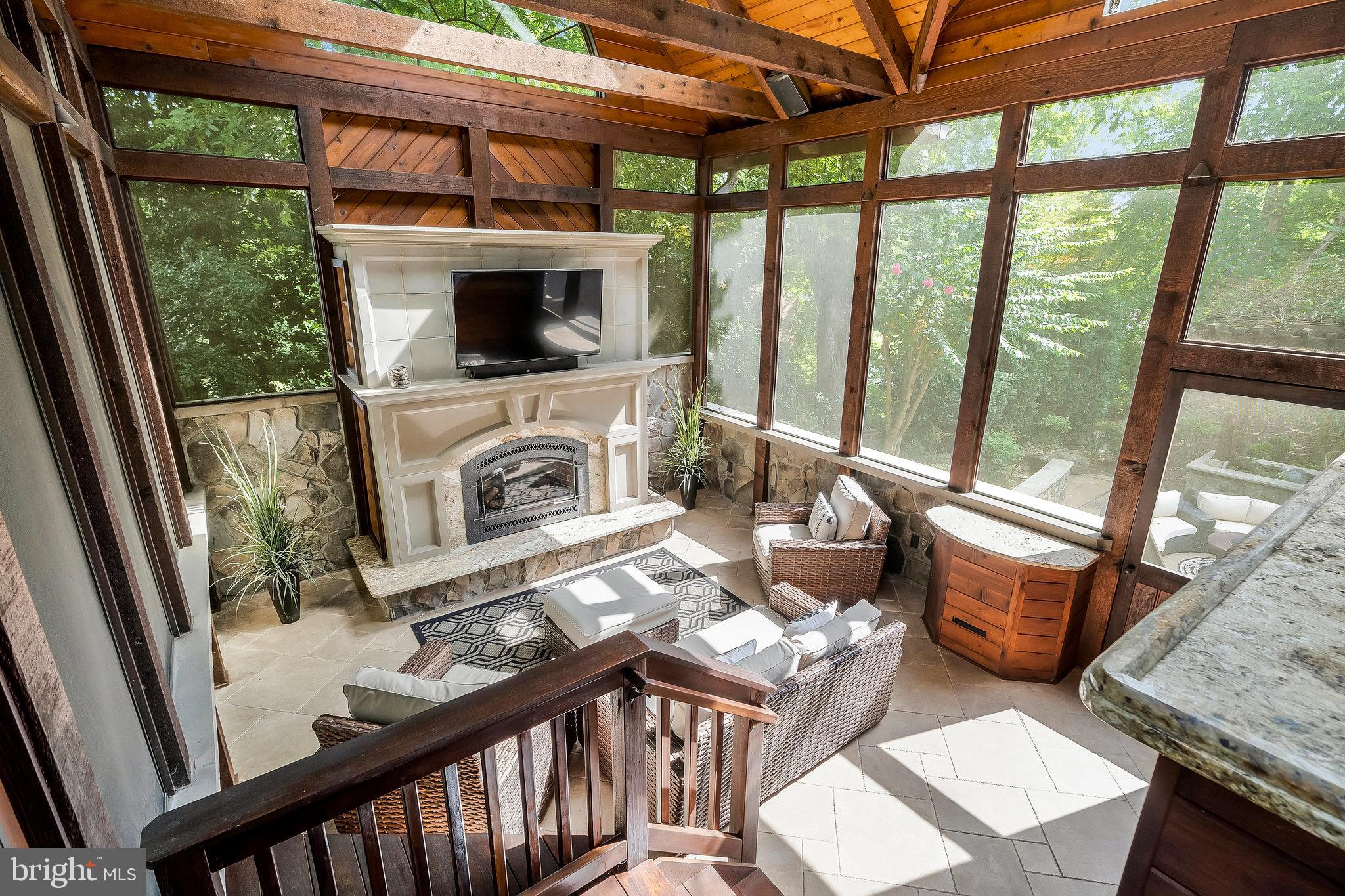 MC LEAN HAMLET - Residential