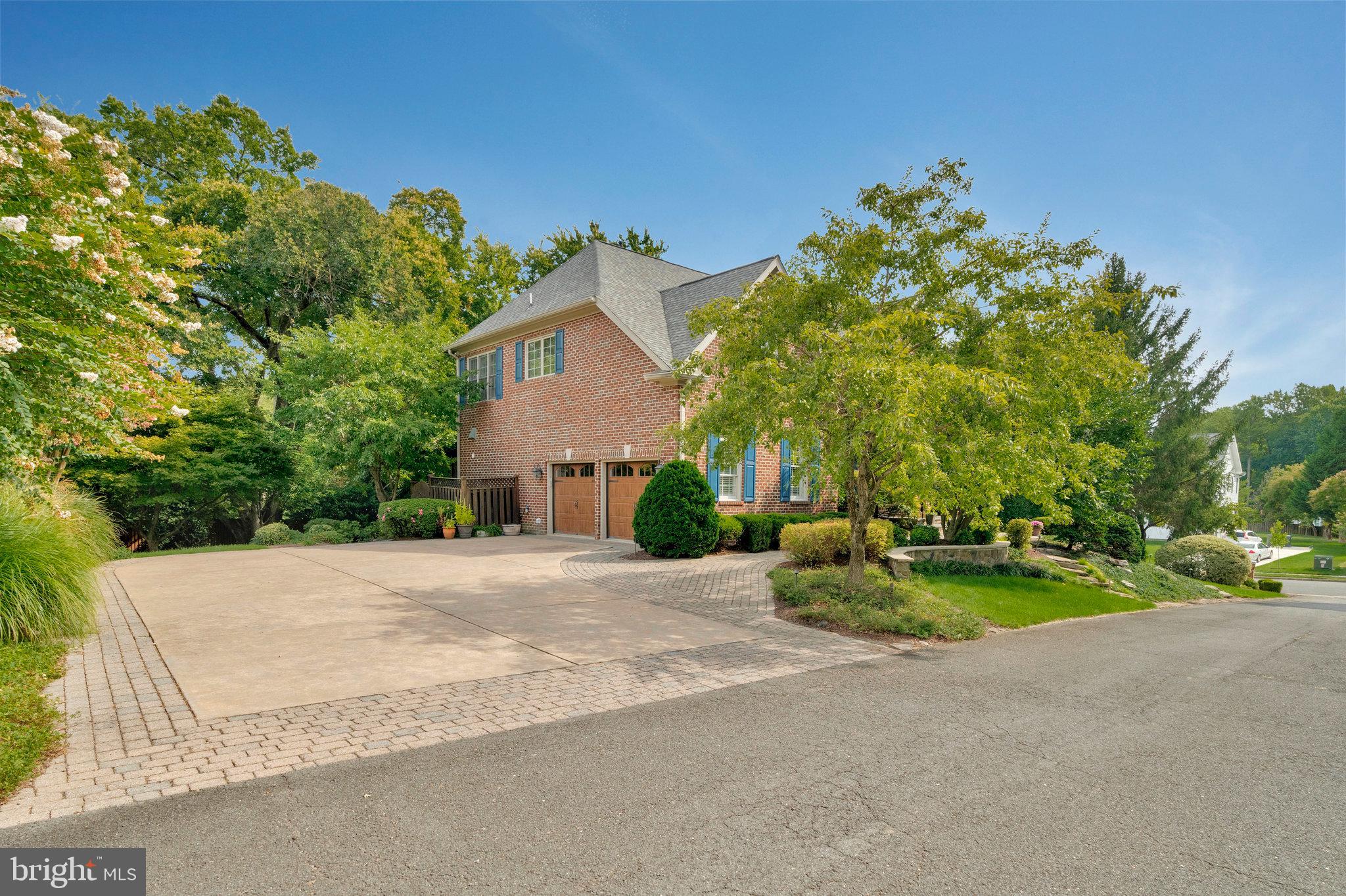 MC LEAN HAMLET - Residential