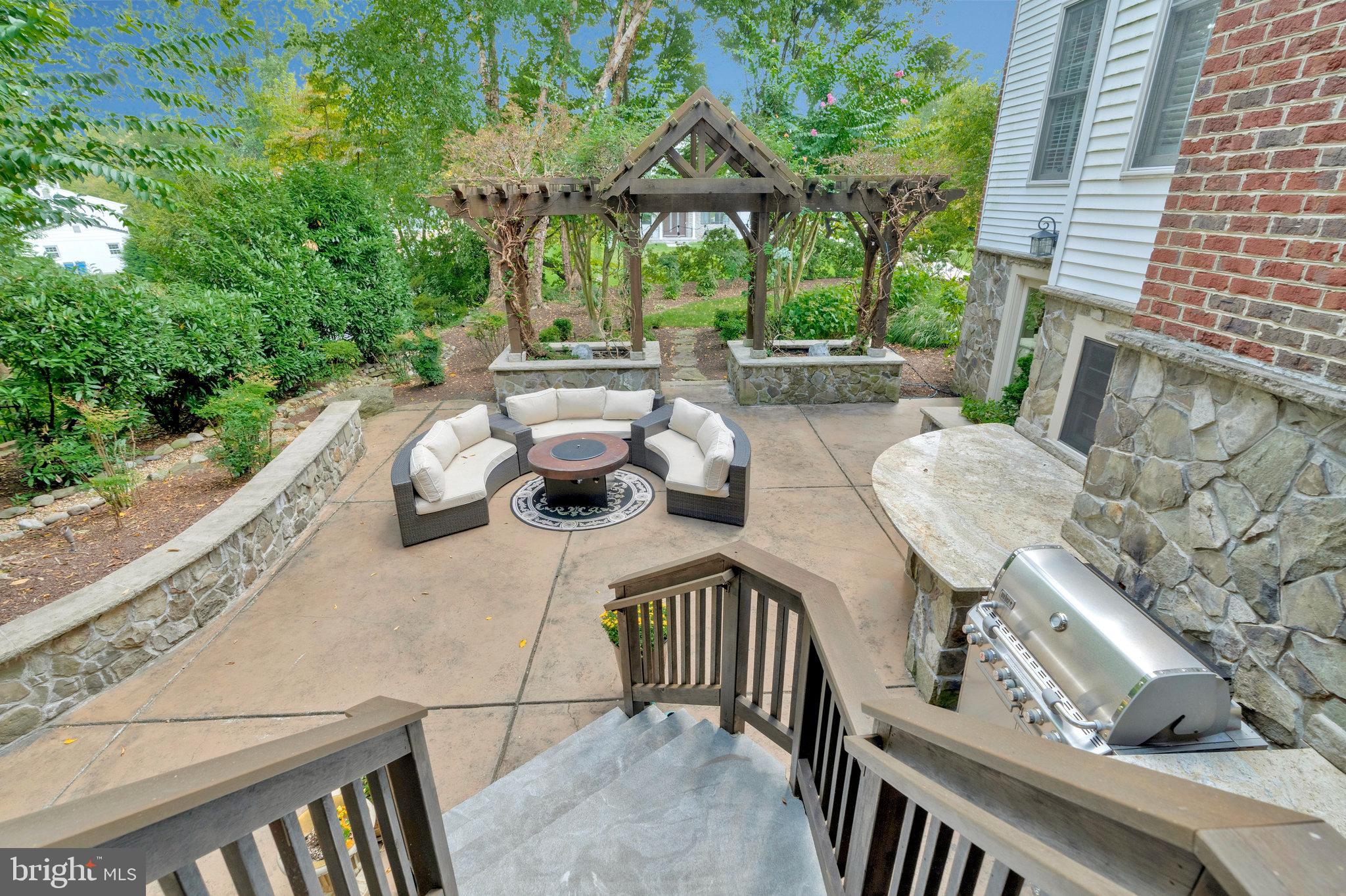 MC LEAN HAMLET - Residential