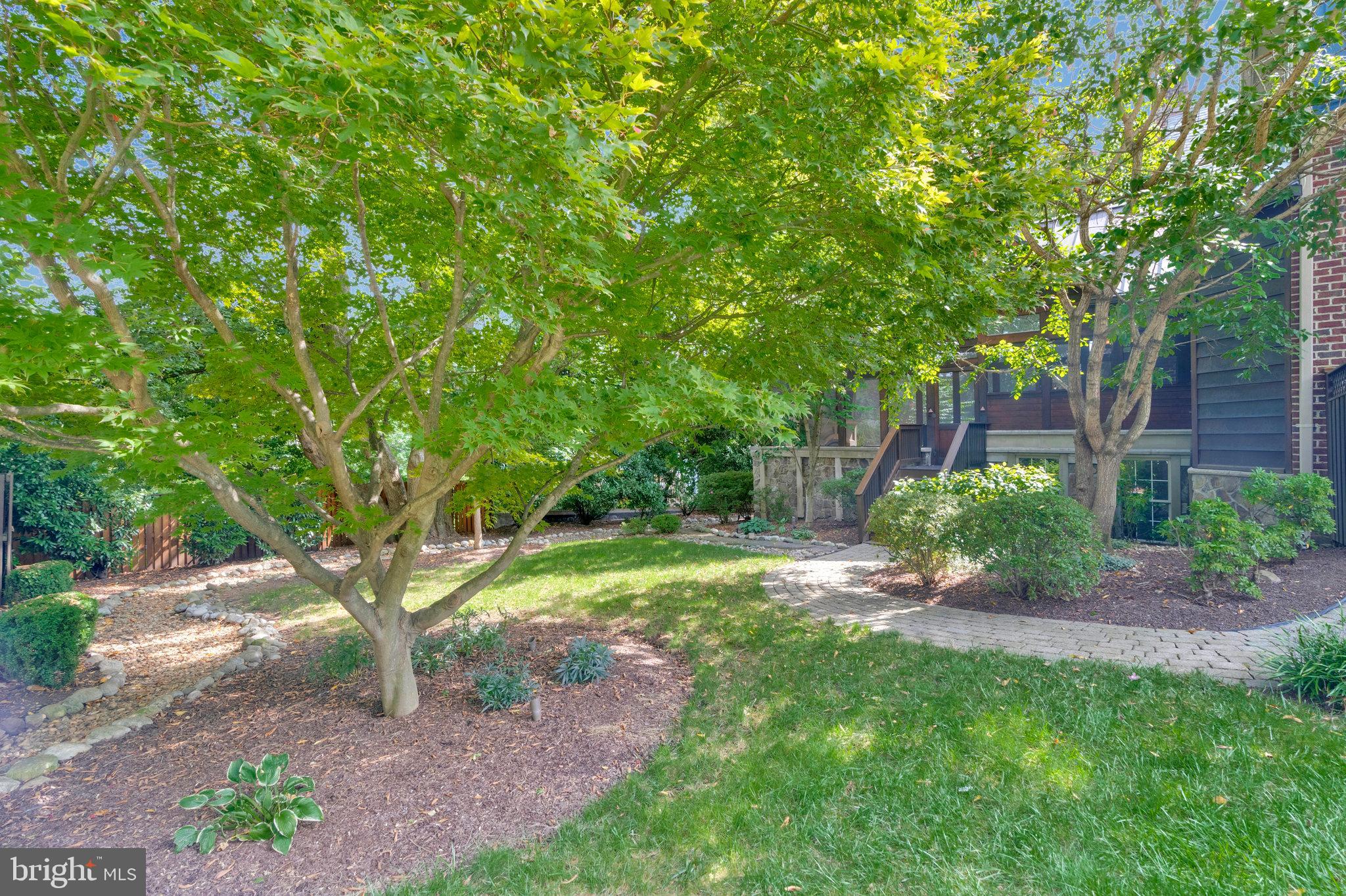 MC LEAN HAMLET - Residential