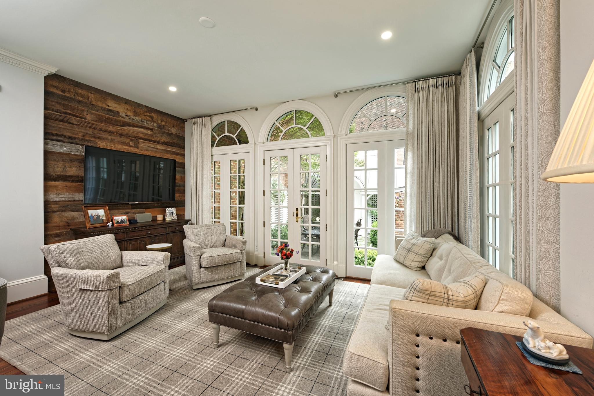 OLD TOWN ALEXANDRIA - Residential