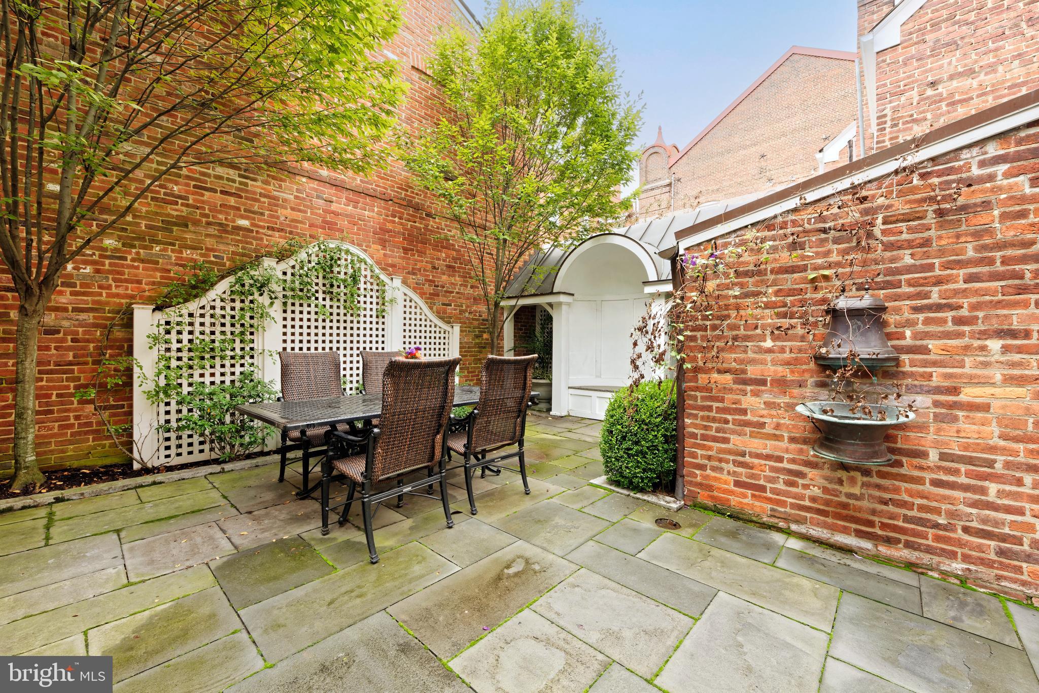 OLD TOWN ALEXANDRIA - Residential