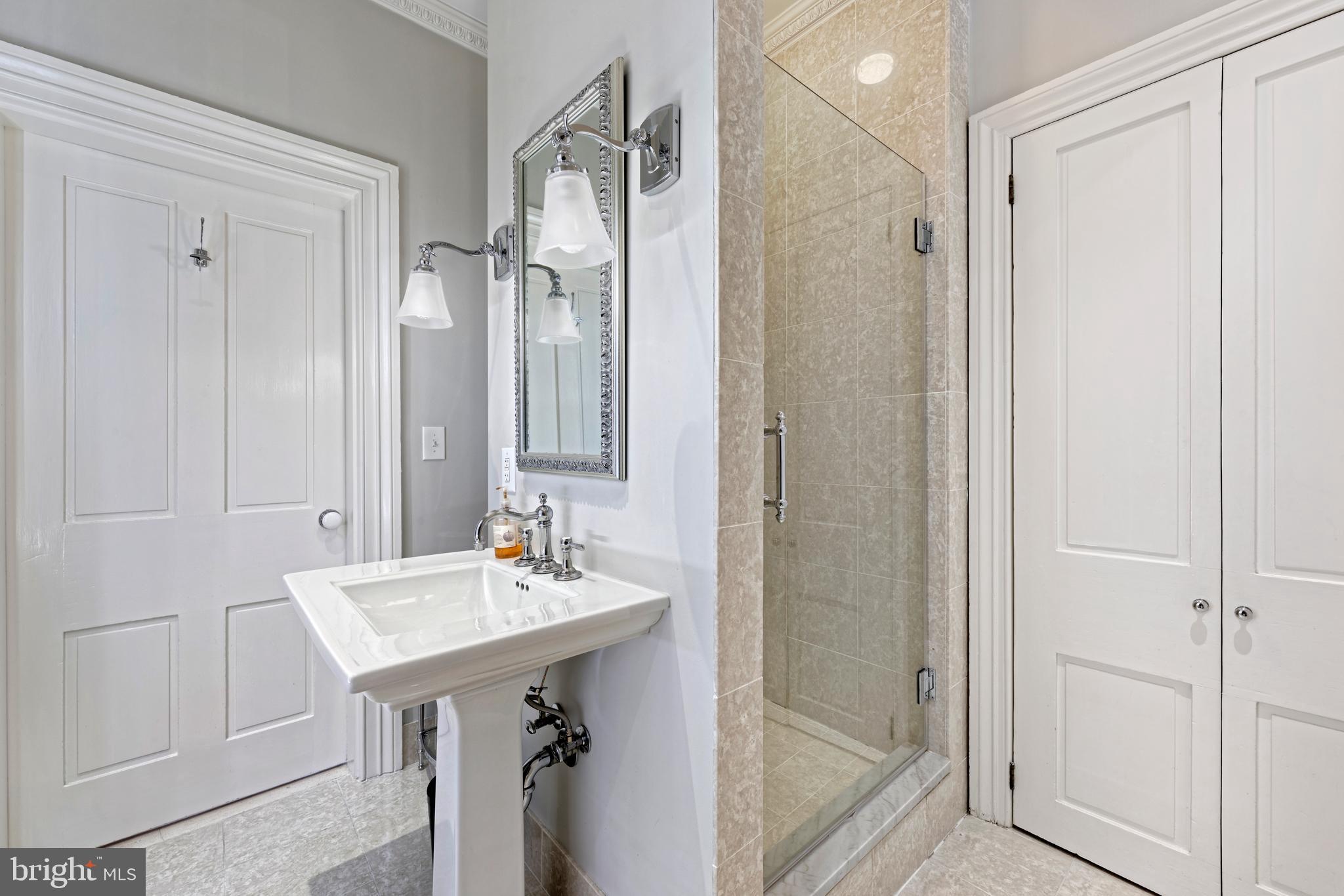 OLD TOWN ALEXANDRIA - Residential