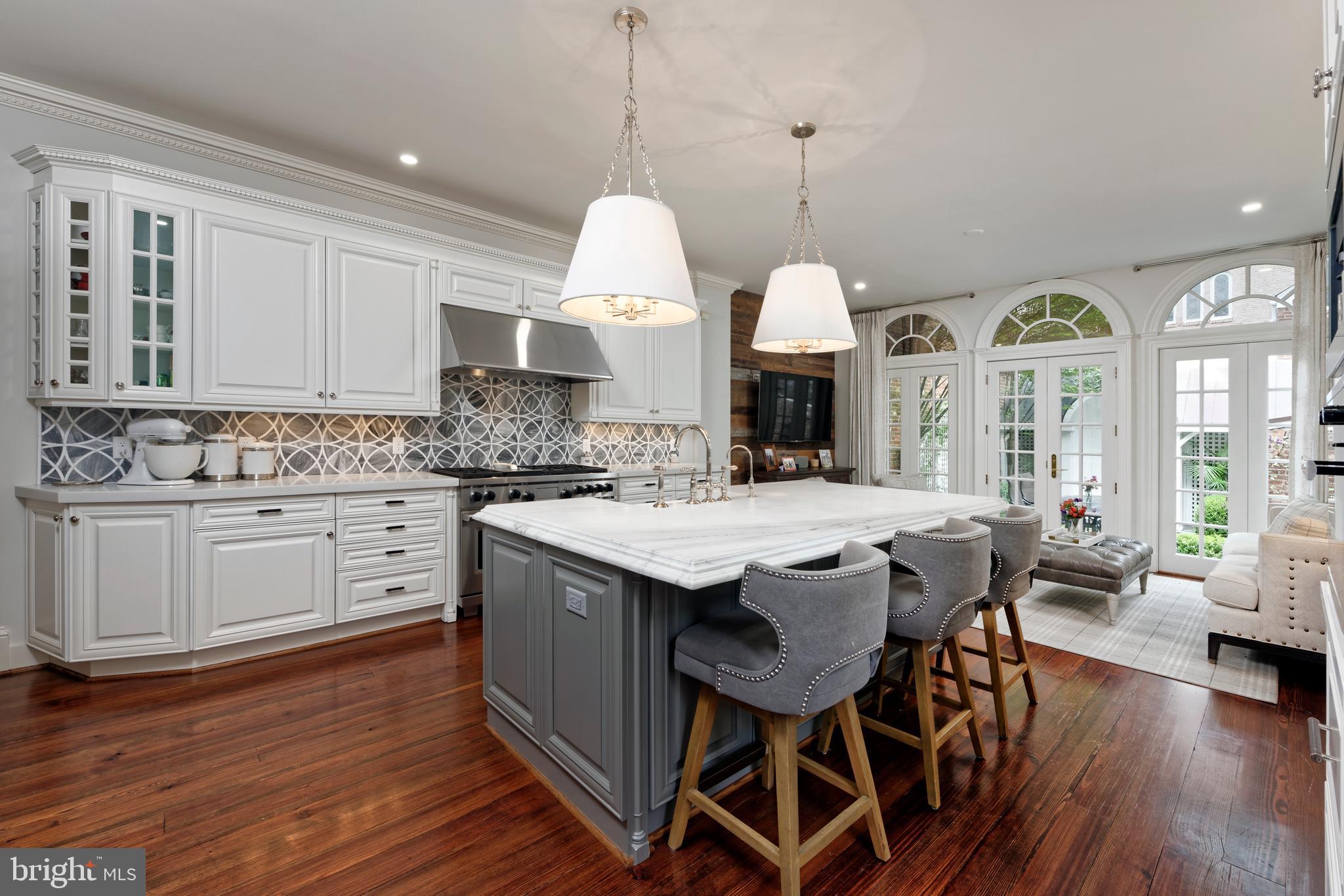 OLD TOWN ALEXANDRIA - Residential