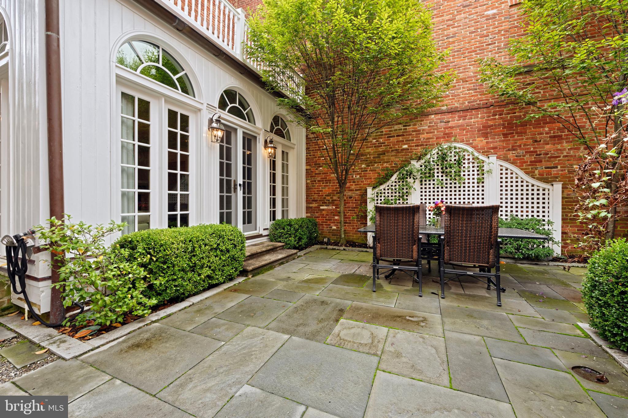 OLD TOWN ALEXANDRIA - Residential