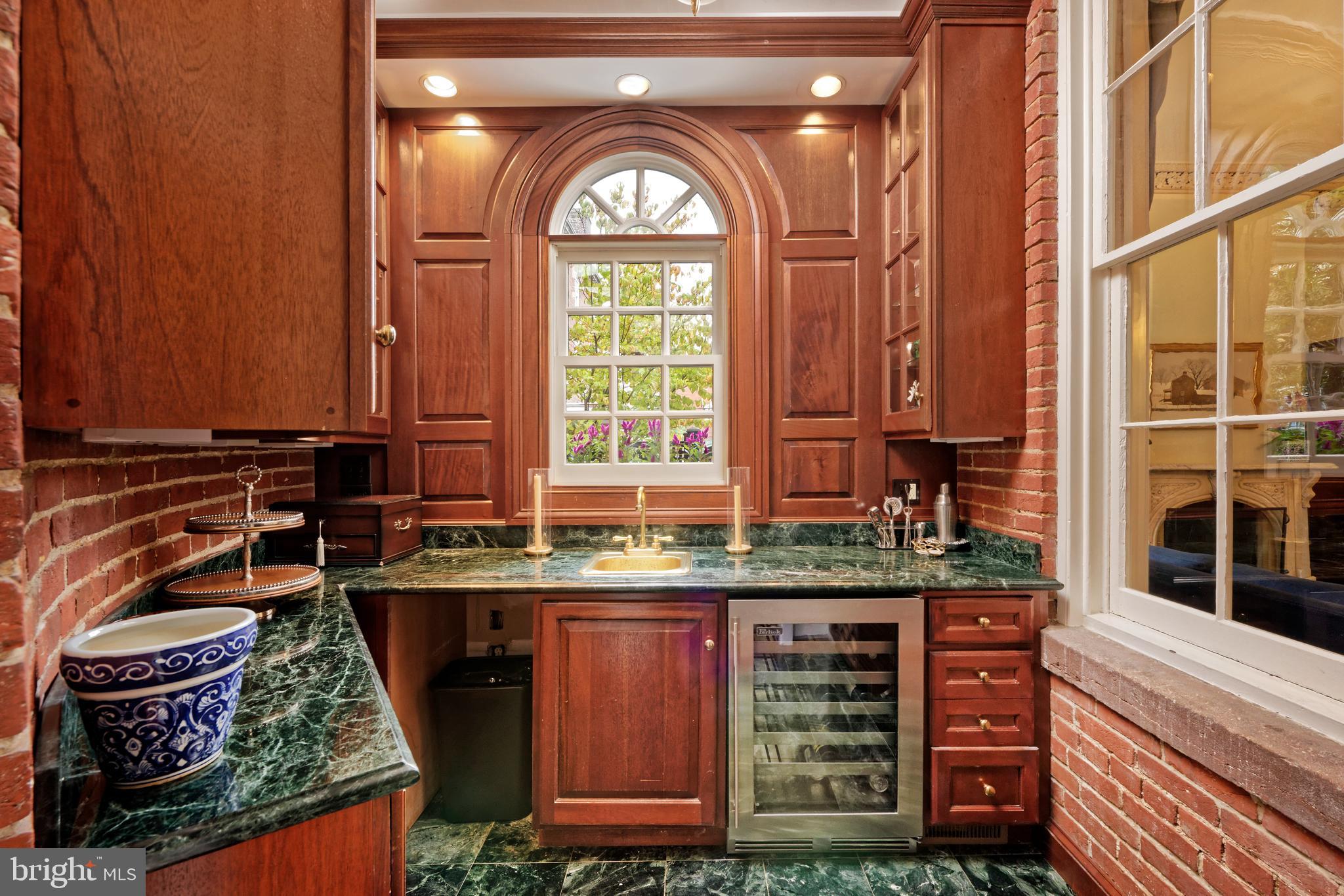 OLD TOWN ALEXANDRIA - Residential