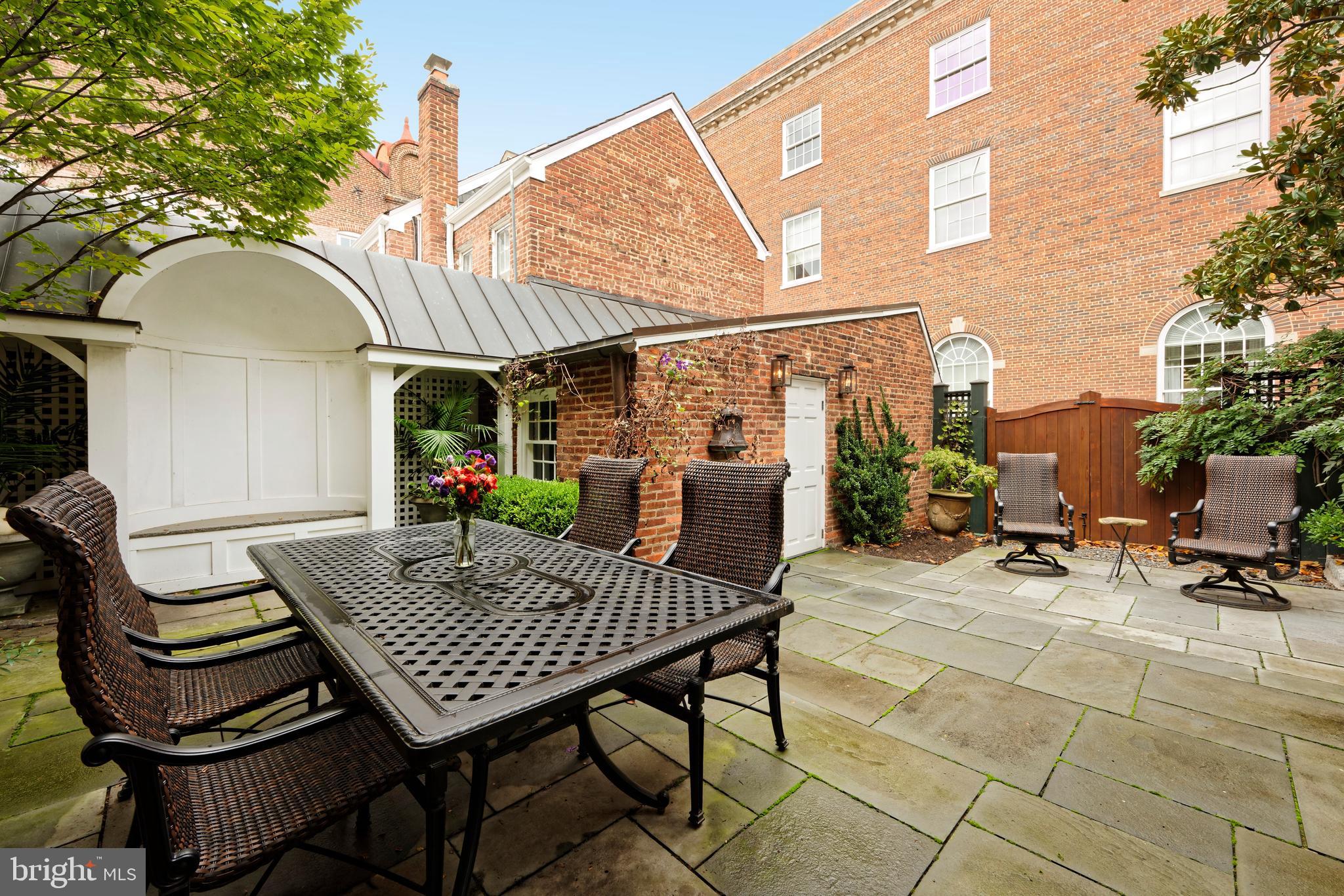 OLD TOWN ALEXANDRIA - Residential