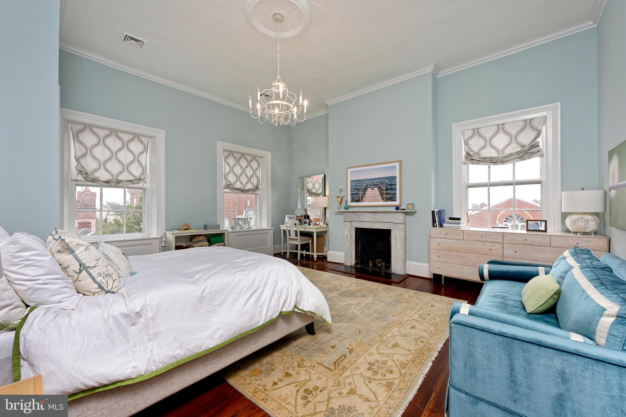 OLD TOWN ALEXANDRIA - Residential