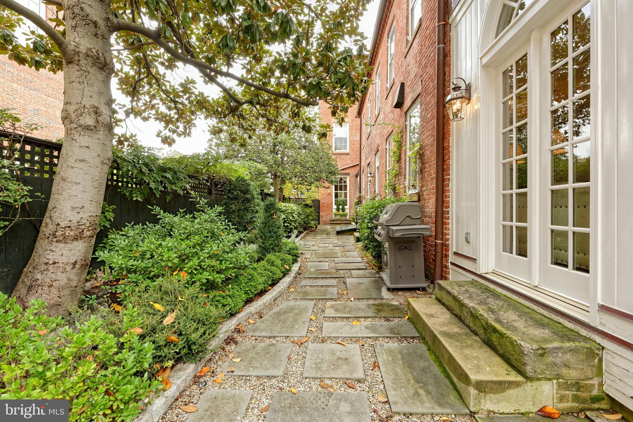 OLD TOWN ALEXANDRIA - Residential