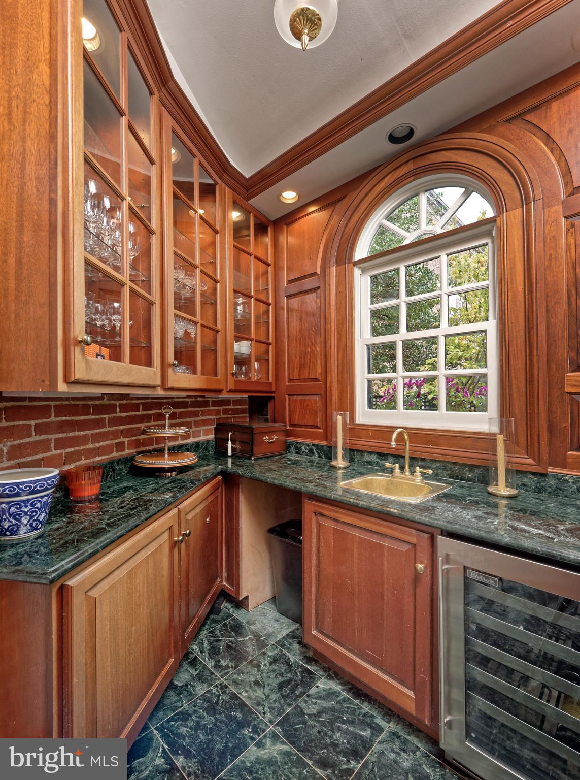 OLD TOWN ALEXANDRIA - Residential