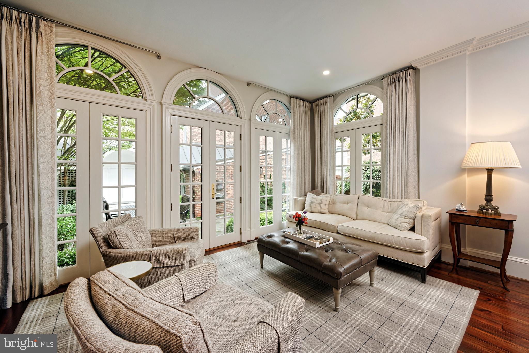 OLD TOWN ALEXANDRIA - Residential