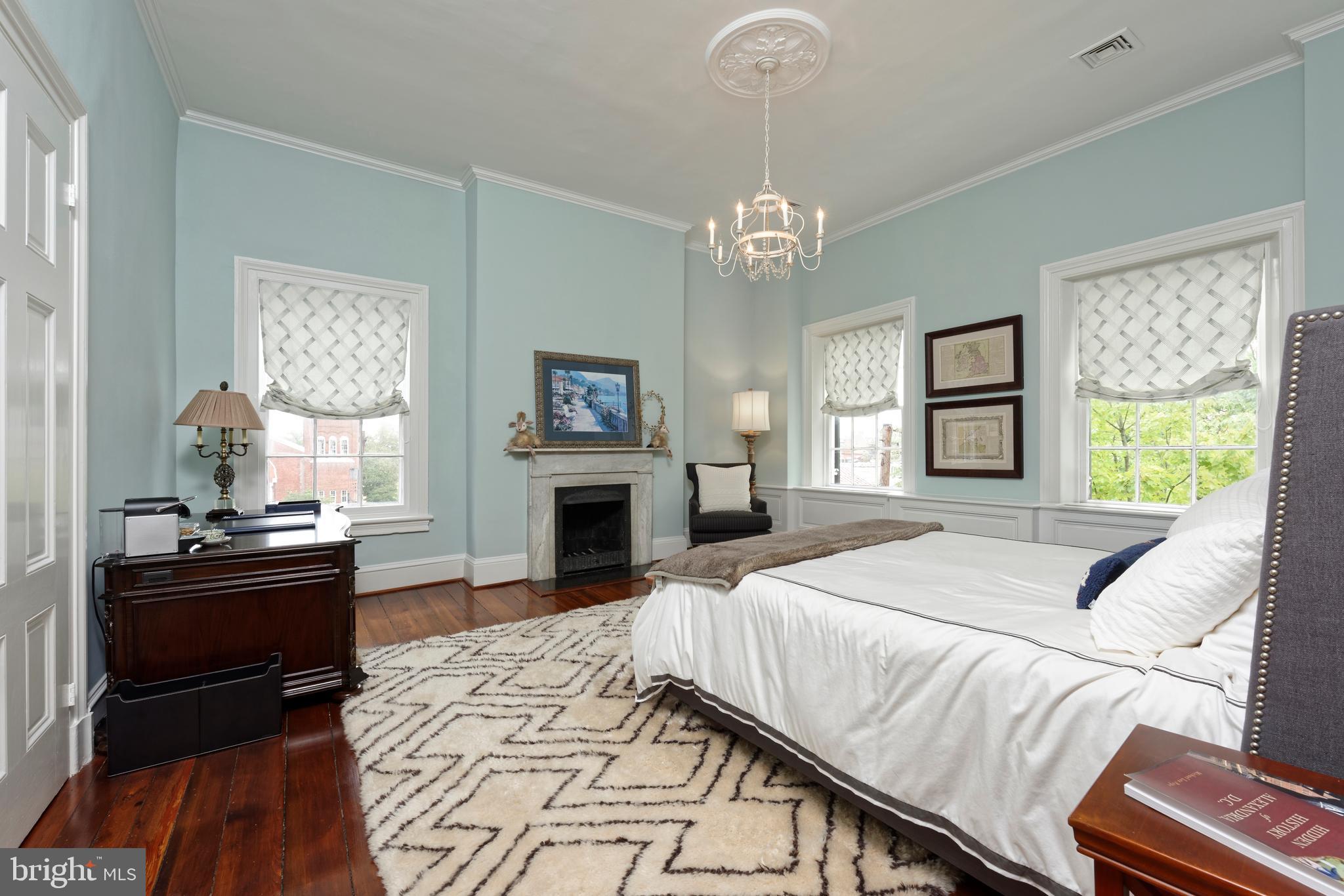 OLD TOWN ALEXANDRIA - Residential