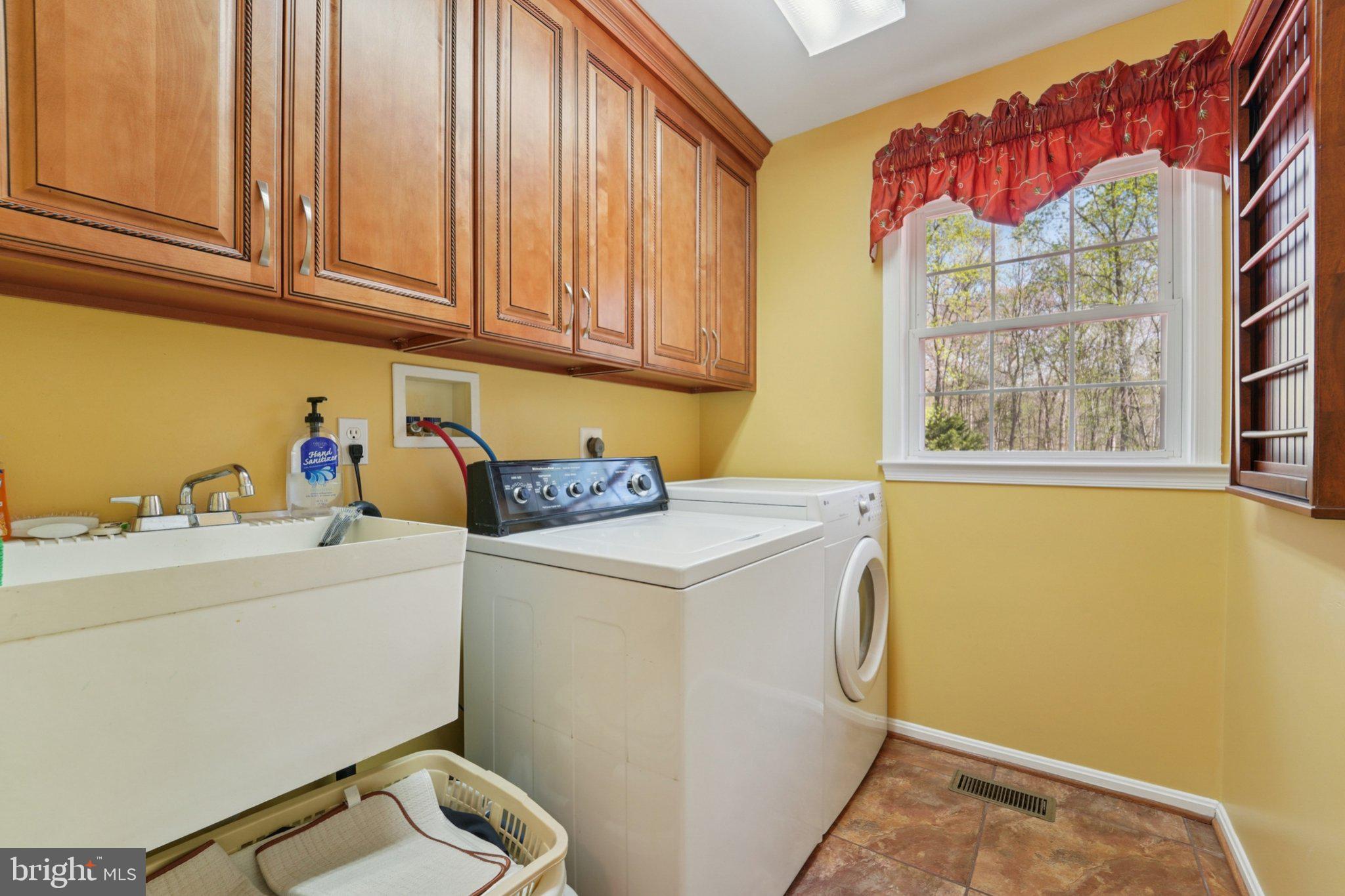 RIDING WOODS - Residential