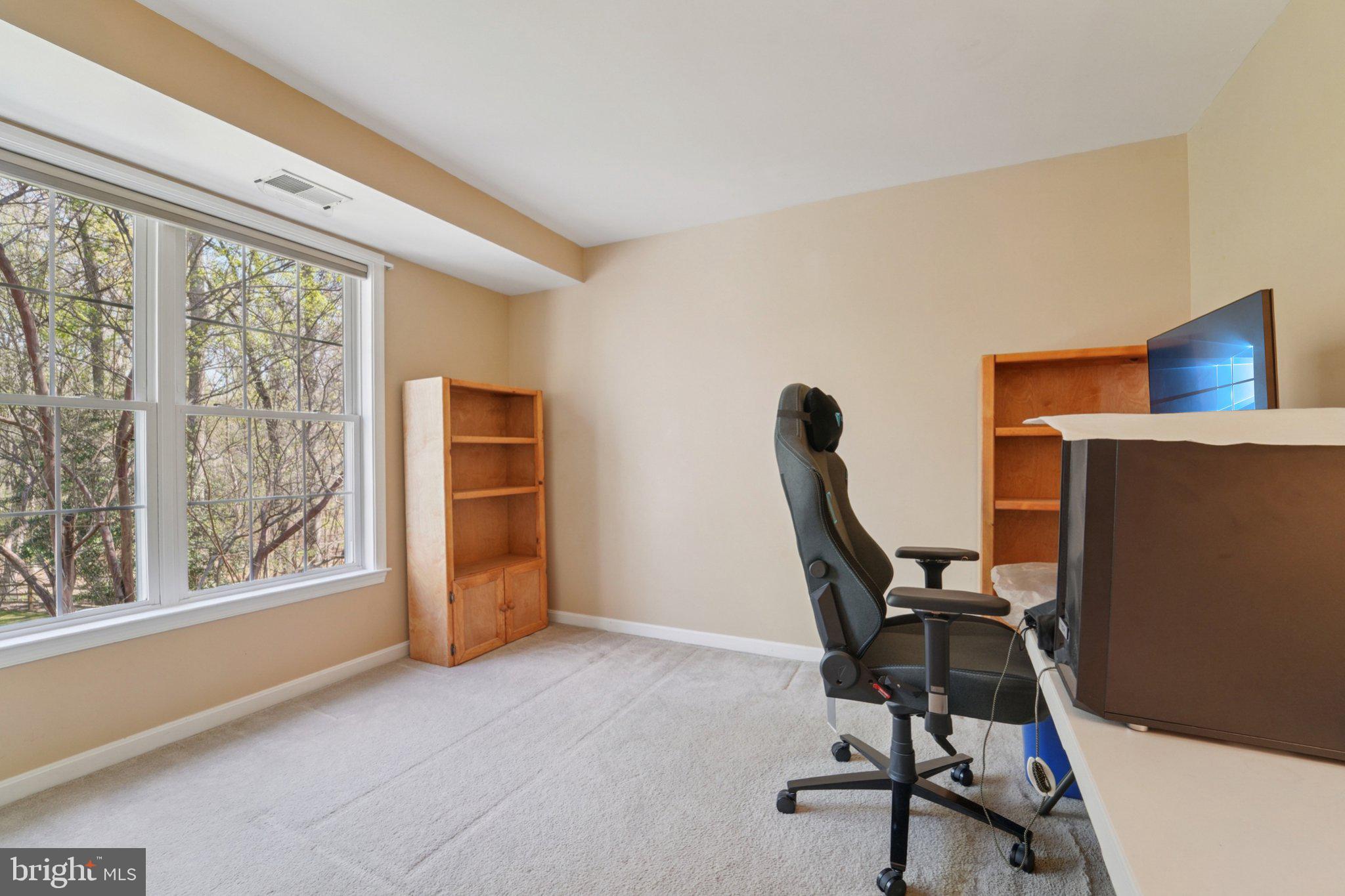 RIDING WOODS - Residential