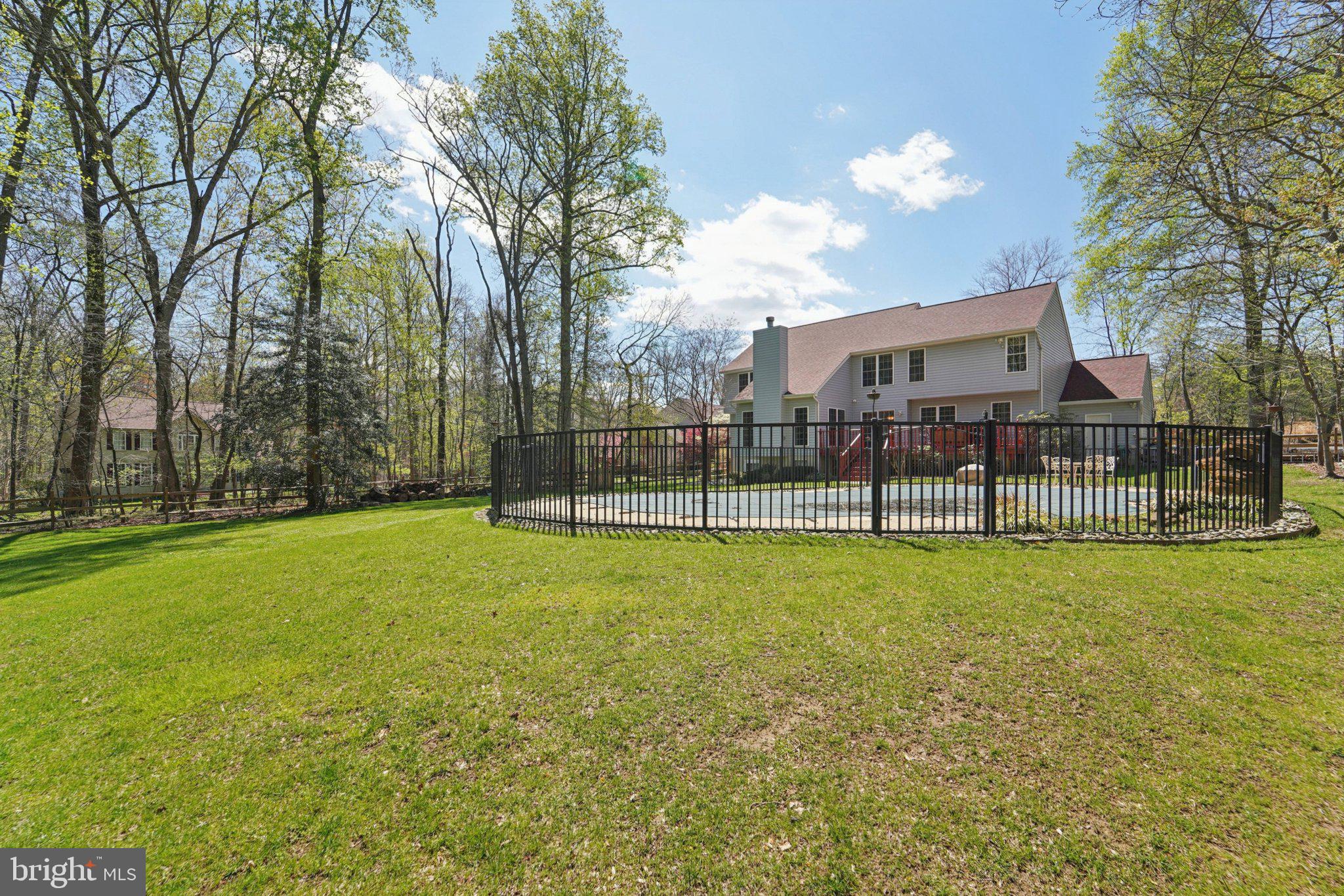 RIDING WOODS - Residential