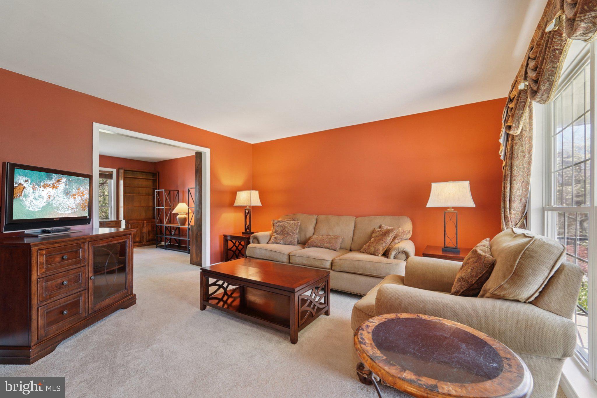 RIDING WOODS - Residential