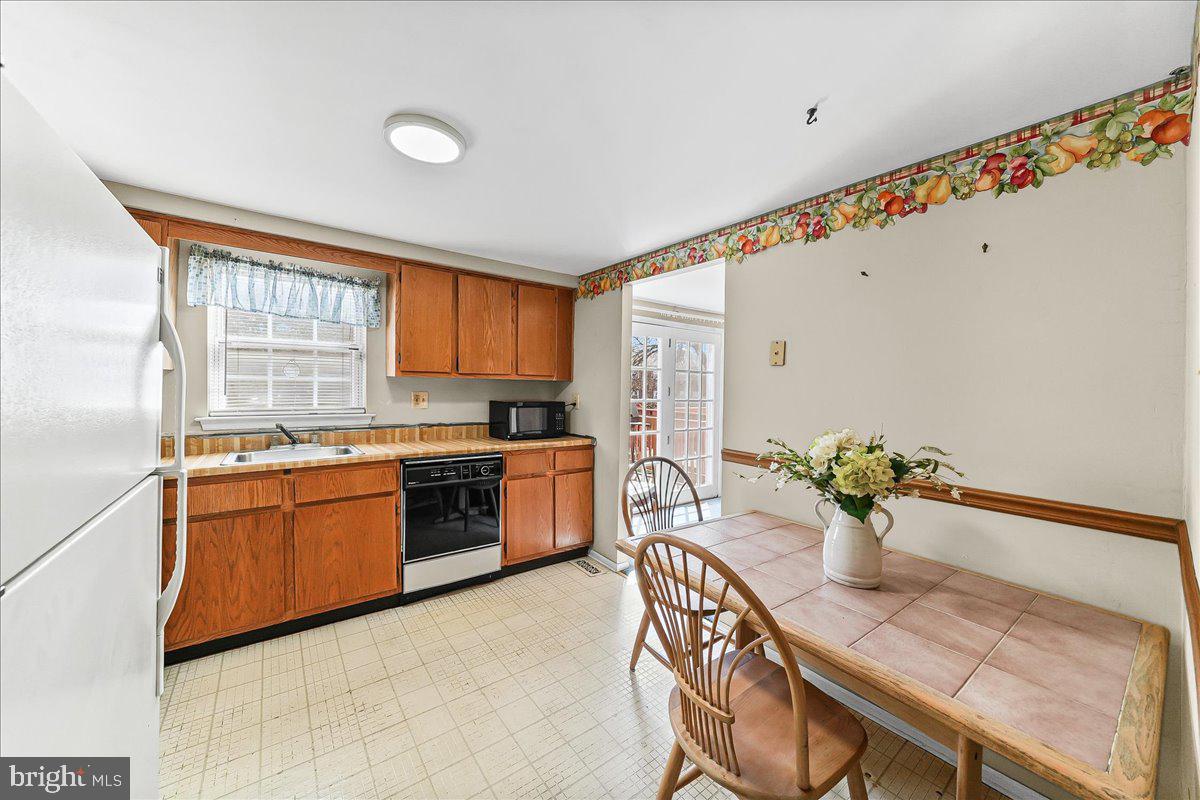 COLONIAL VIL GREEN - Residential