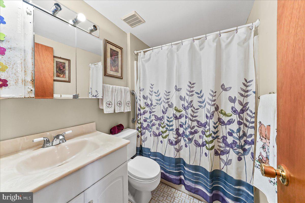 COLONIAL VIL GREEN - Residential