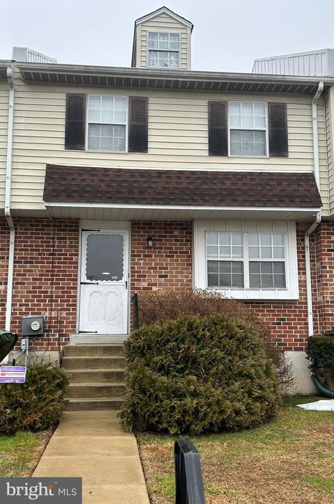 15 COLONIAL CIRCLE ASTON PA 19014