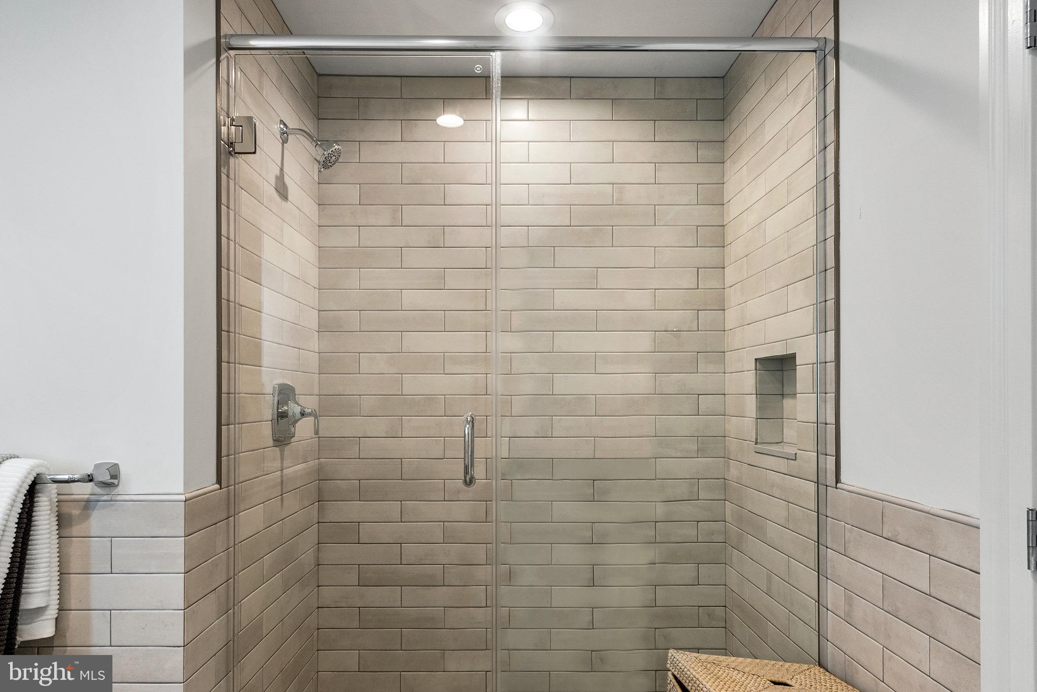 LOGAN SQUARE - Residential Lease