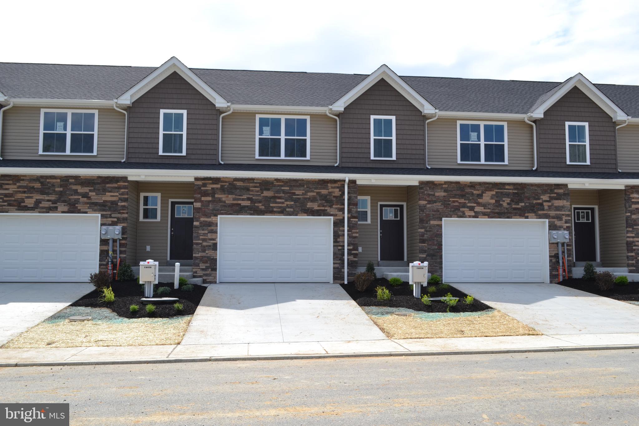 HAWKSTONE VILLAGE - Residential