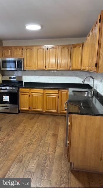 HOLLY PARK - Residential