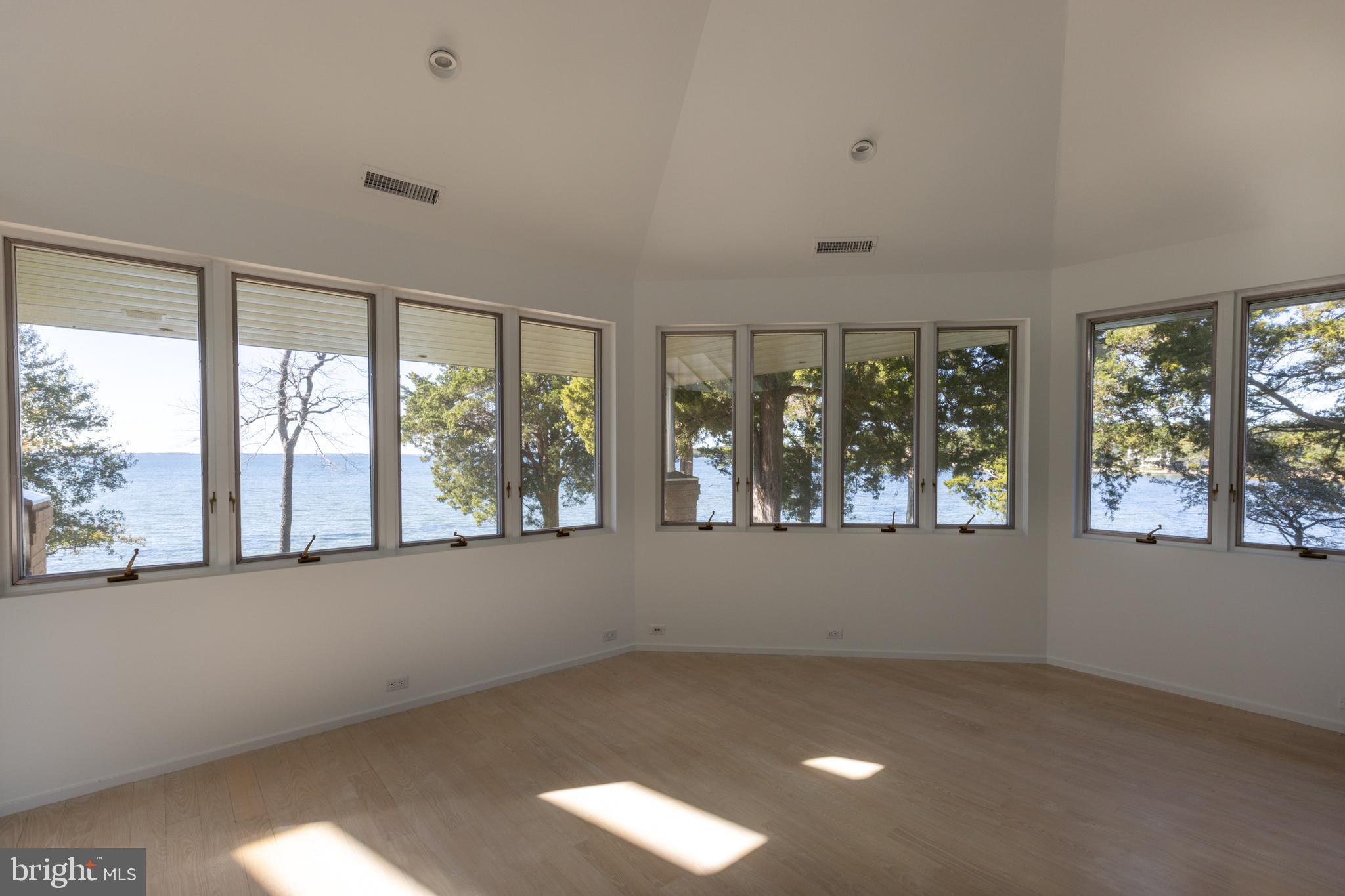 ROYAL OAK - Residential