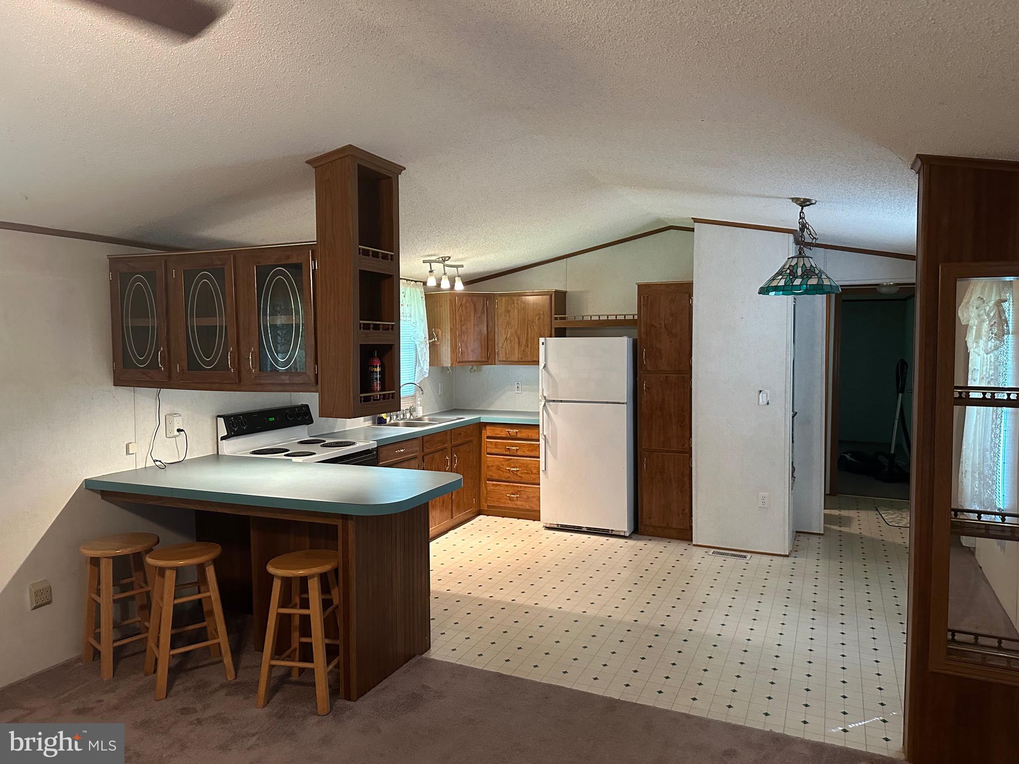 275 ROEDER LANE