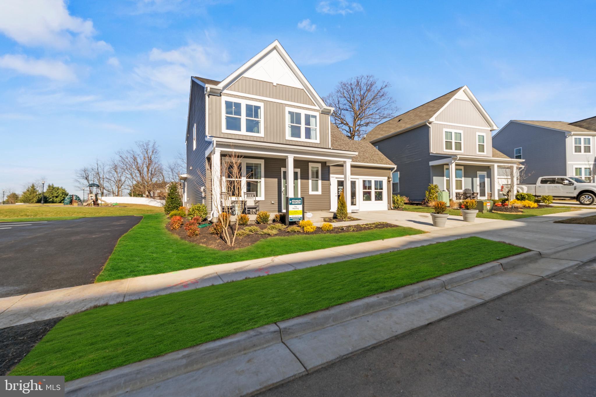72 REAGAN AVENUE [825]