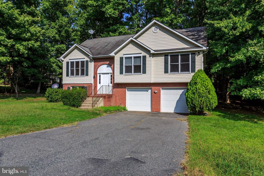 4Br 2Ba SFH in Riverbend School District. New Carpet, New Paint and New Appliances Installed