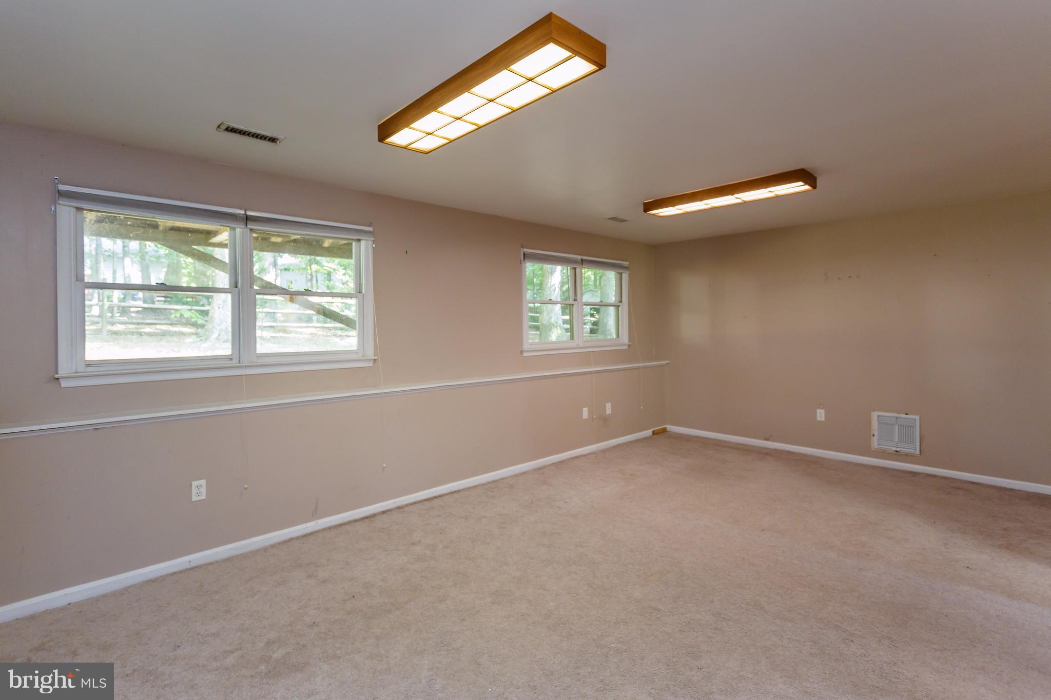 SMOKETREE - Residential Lease