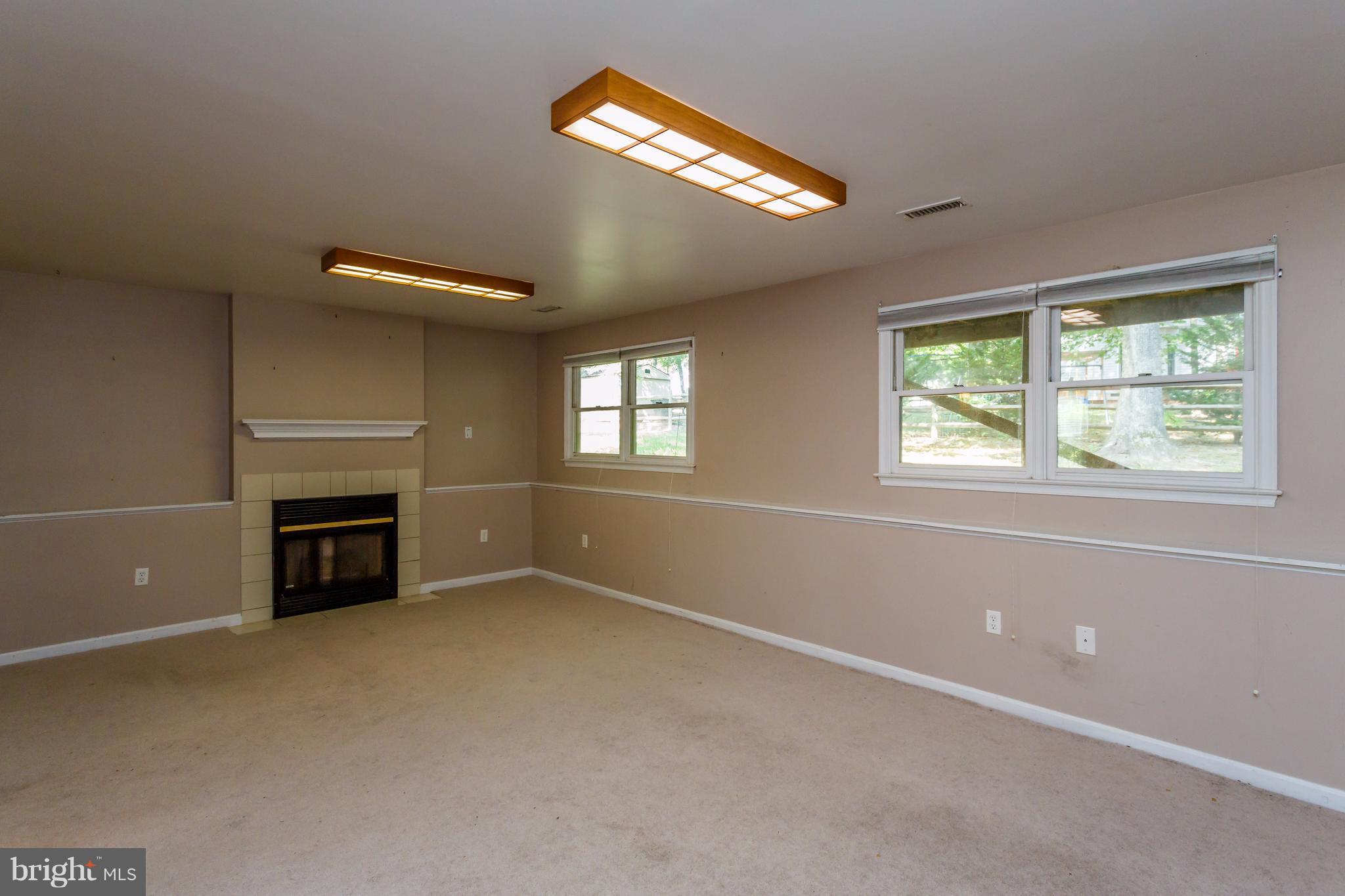 SMOKETREE - Residential Lease