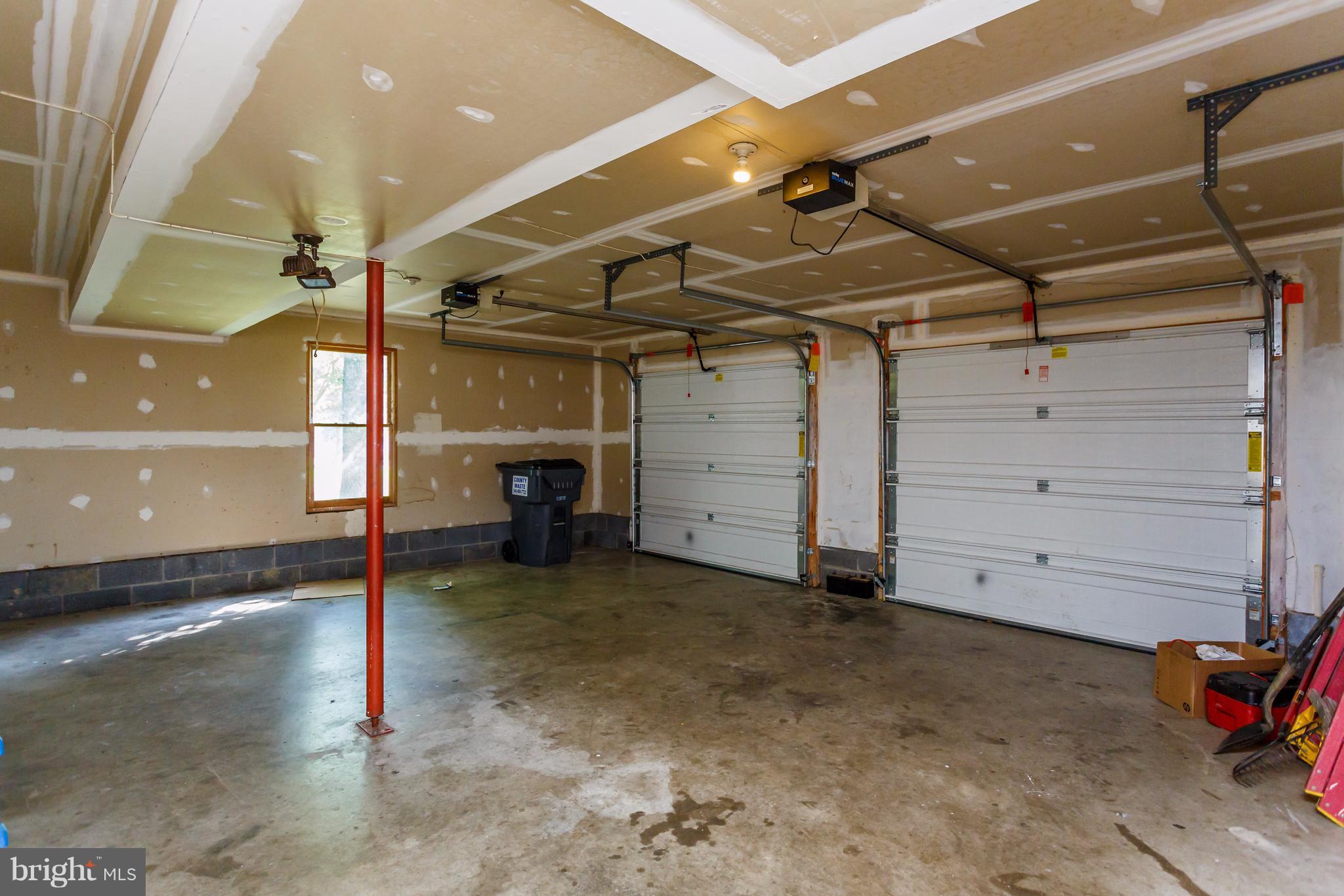 SMOKETREE - Residential Lease