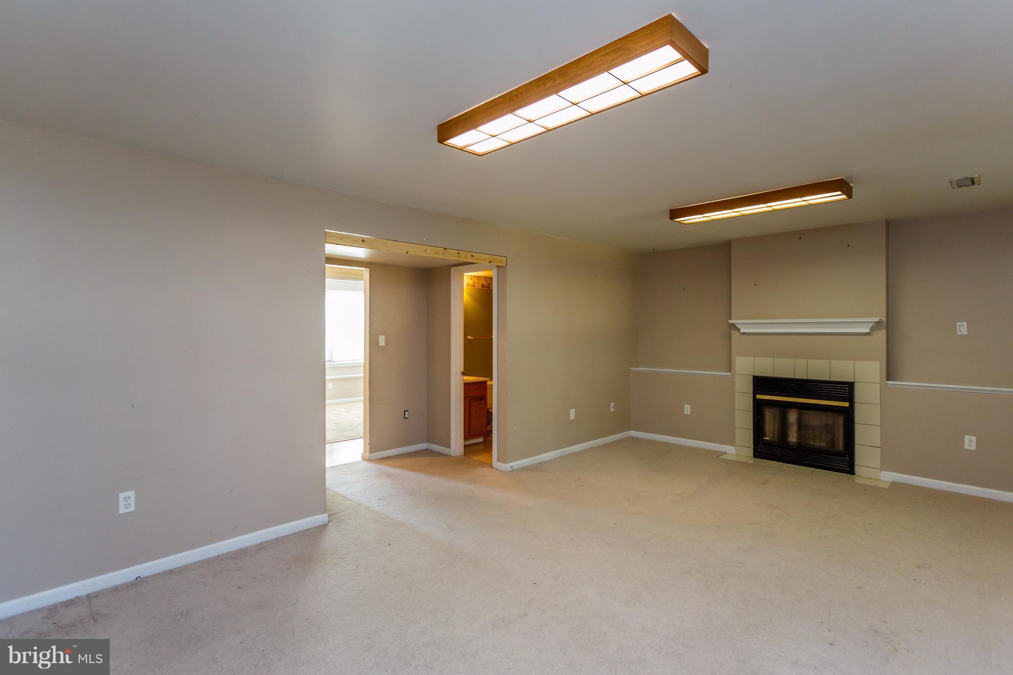 SMOKETREE - Residential Lease