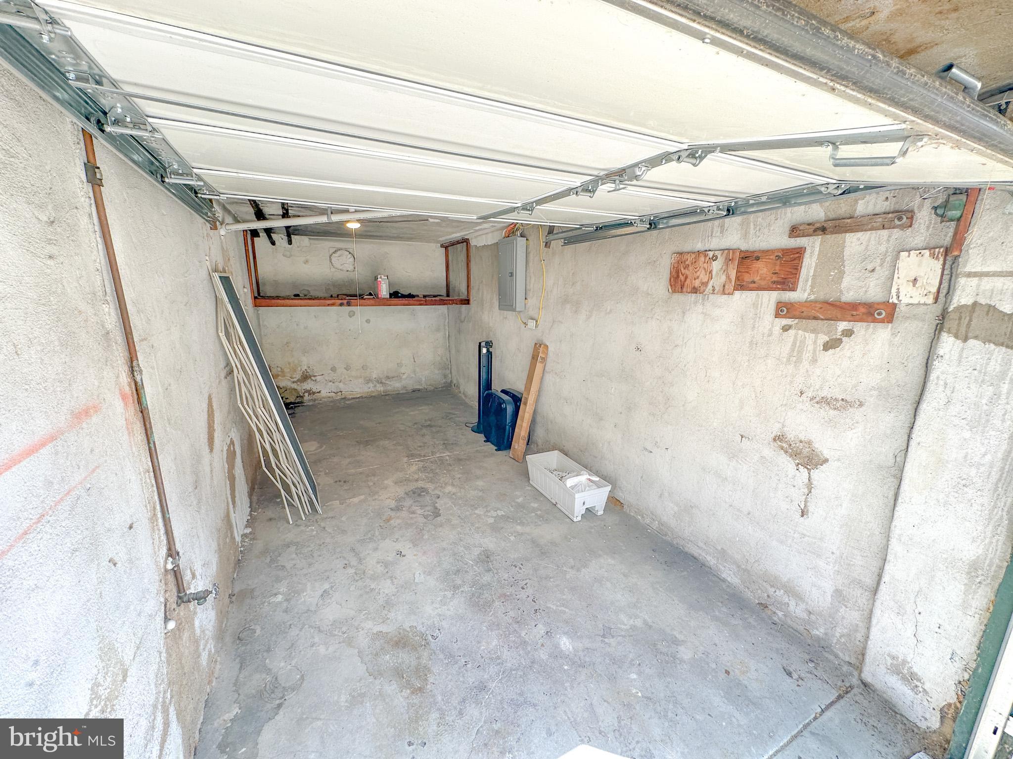 WEST OAK LANE - Residential Lease