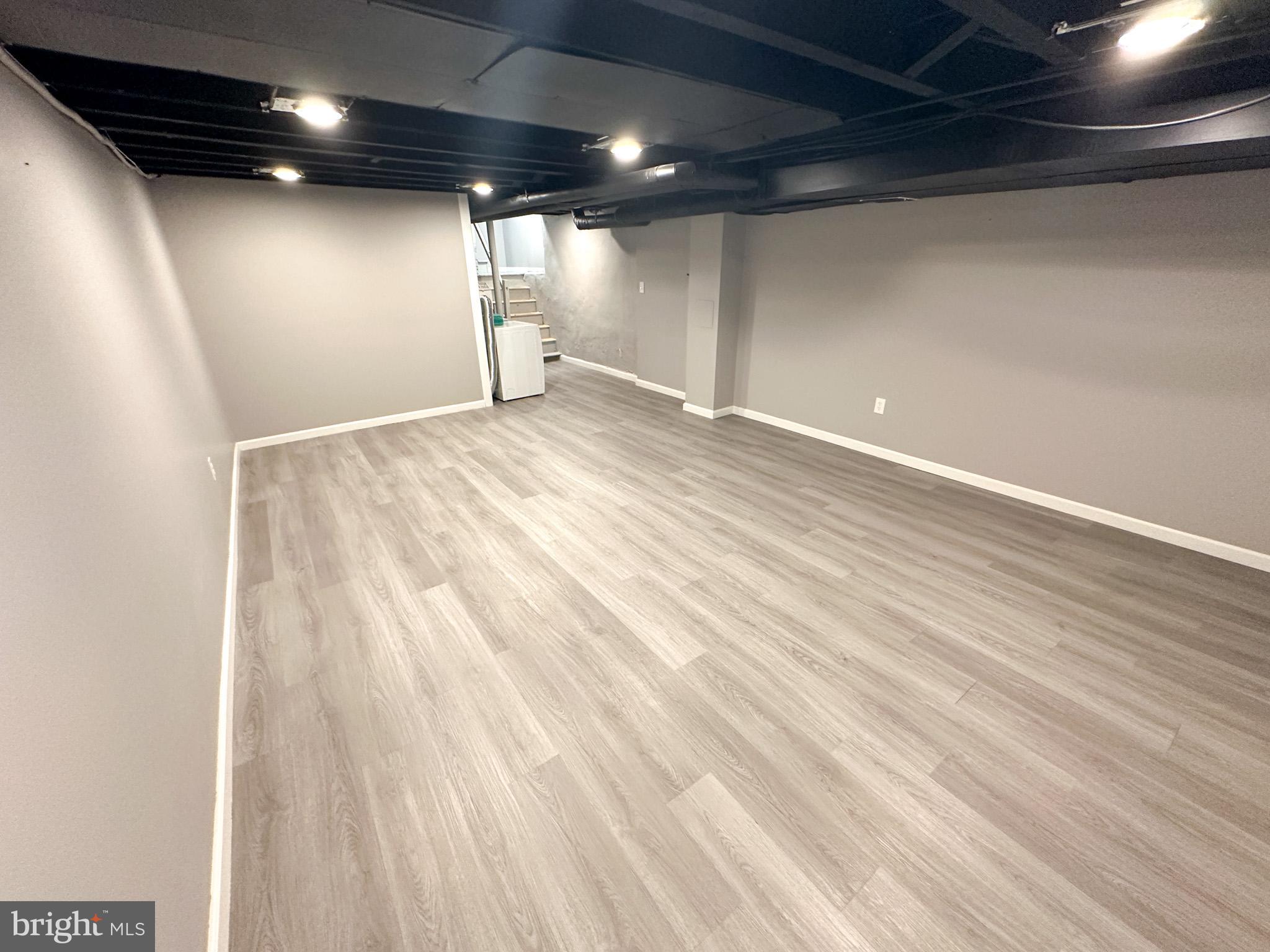 WEST OAK LANE - Residential Lease