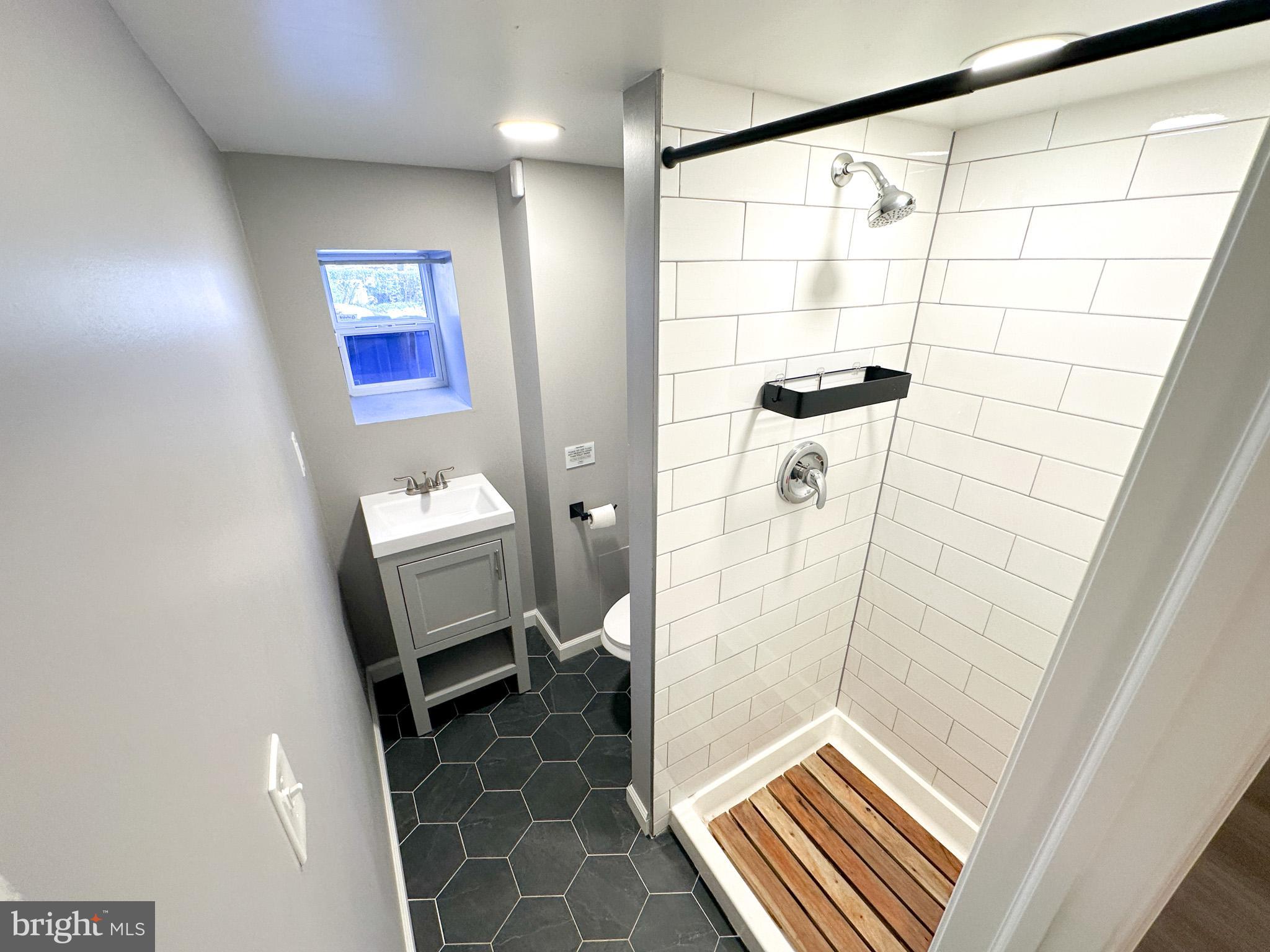 WEST OAK LANE - Residential Lease