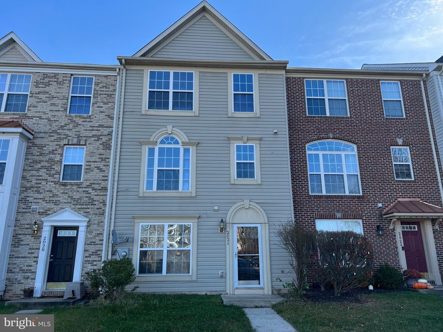 Bright and spacious townhouse featuring a total of 4 bedrooms. Enjoy a separate breakfast area that leads out to the deck. The primary suite offers vaulted ceilings, walk-in closets, a soaking tub, and a separate shower.