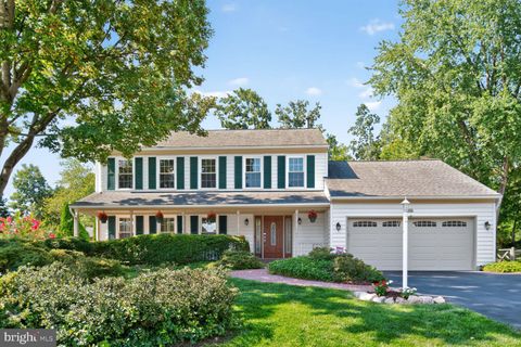 8534 CHASE GLEN CIRCLE FAIRFAX STATION VA 22039