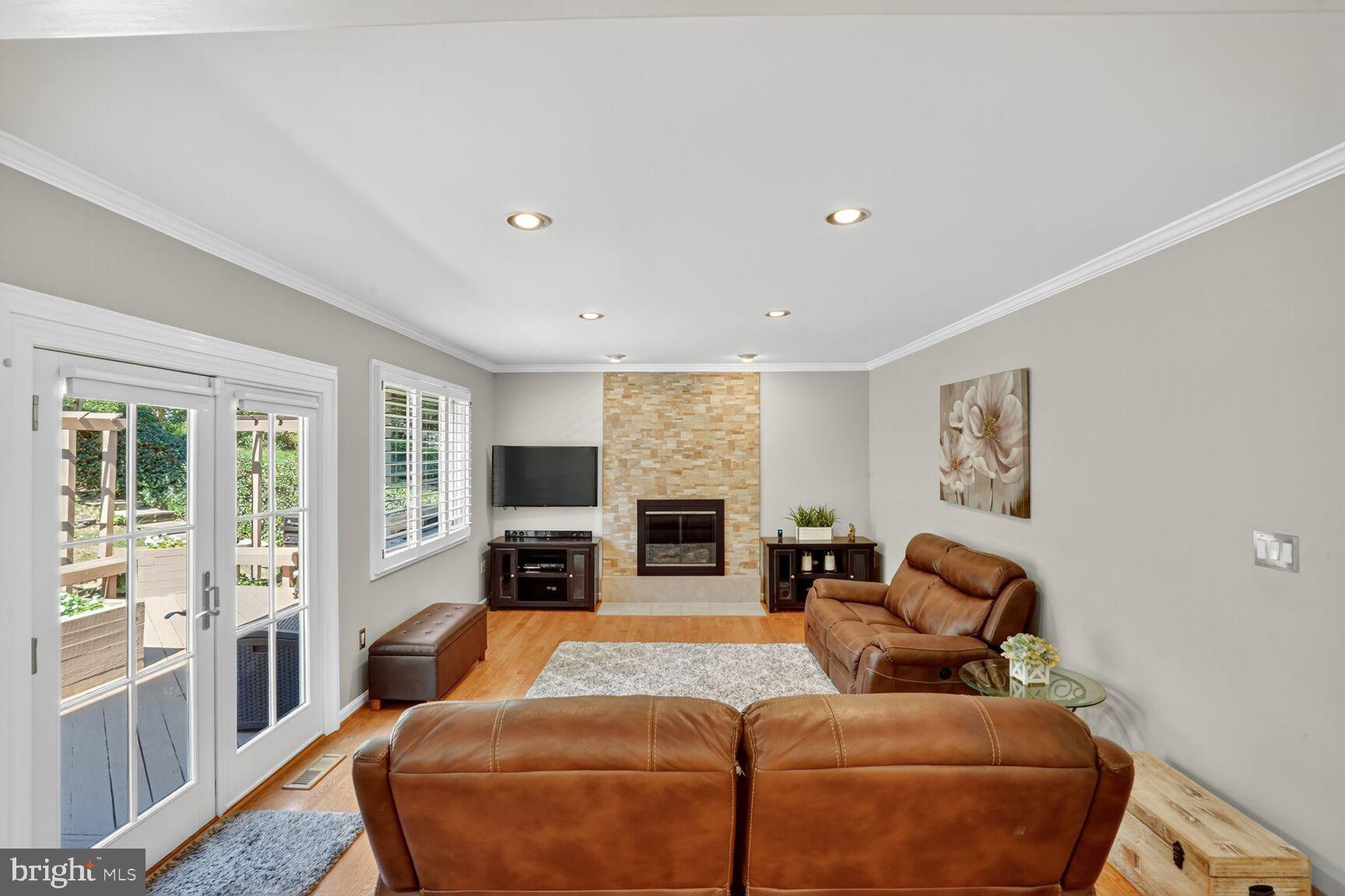 CROSSPOINTE - Residential