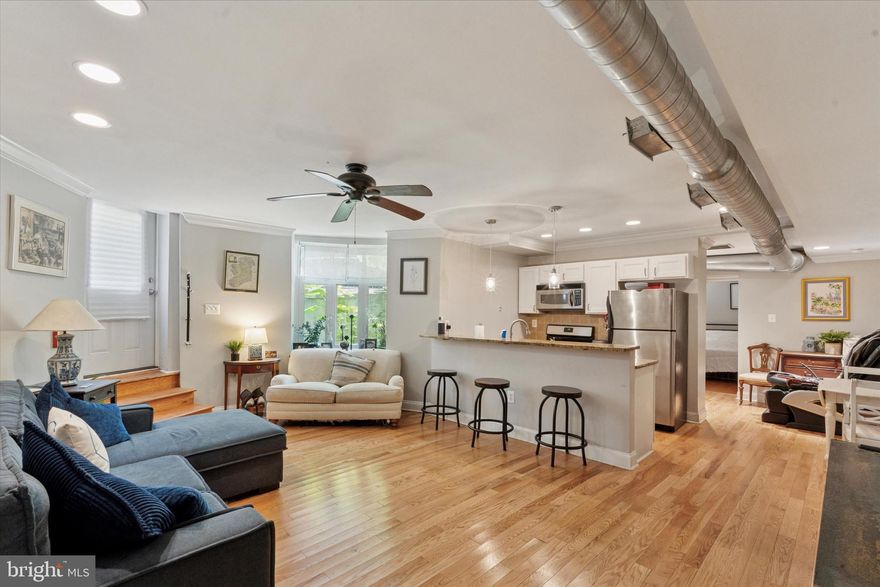 LOCATION LOCATION LOCATION. When you think of Philly you think RITTENHOUSE SQUARE. This 1 bedroom apartment that has its own private entrance!  Kitchen w/ granite countertops and a fantastic breakfast bar with a very nice sized living room and bedroom.  Let's not forget the large walk in closet and recently renovated tile & marble bath. Hardwood floors throughout the home are just a few of the perks this apartment has to offer. A stones throw away from Rittenhouse square park, this apartment is a MUST SEE. Schedule your showing today