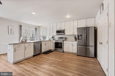 Townhouse For Sale - 4010 Cairo Place<br/> WOODBRIDGE, VA 22192