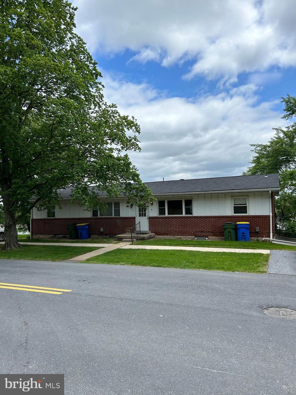 Photo of 510 - 512 Grandview Drive, LEWISBERRY, PA 17339 (MLS # PAYK2091202)