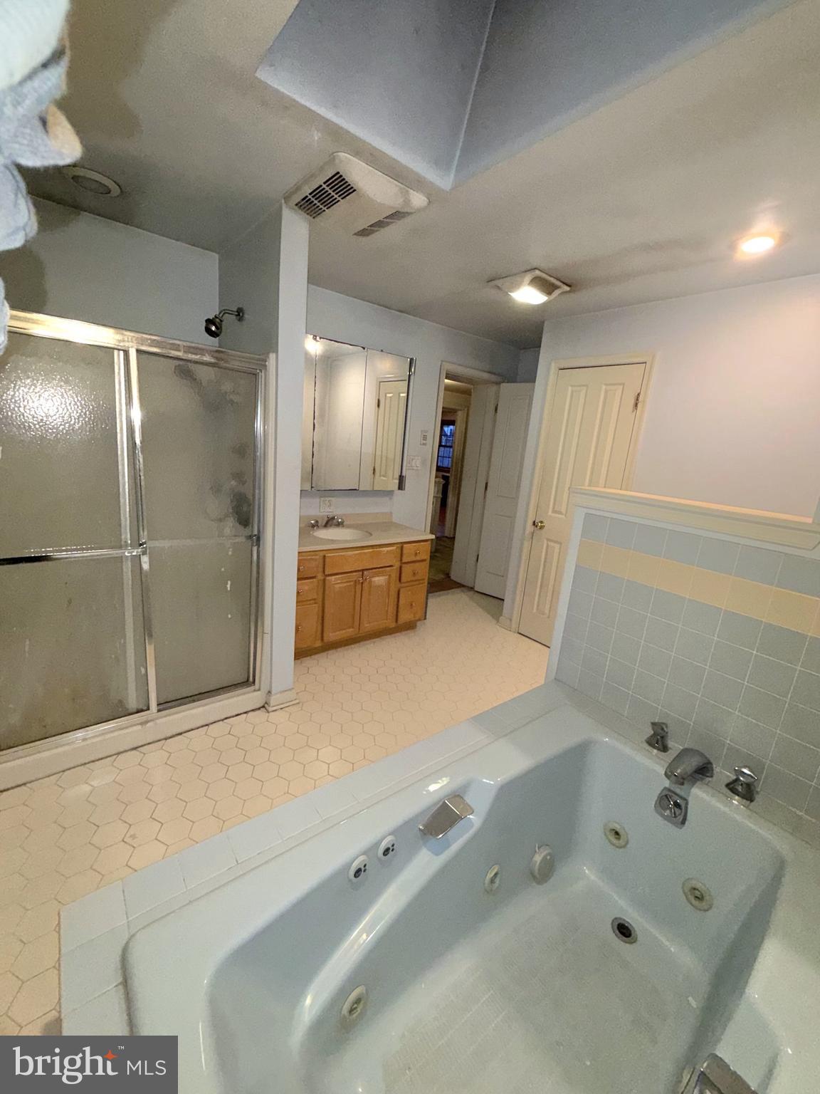 GARDEN CITY - Residential