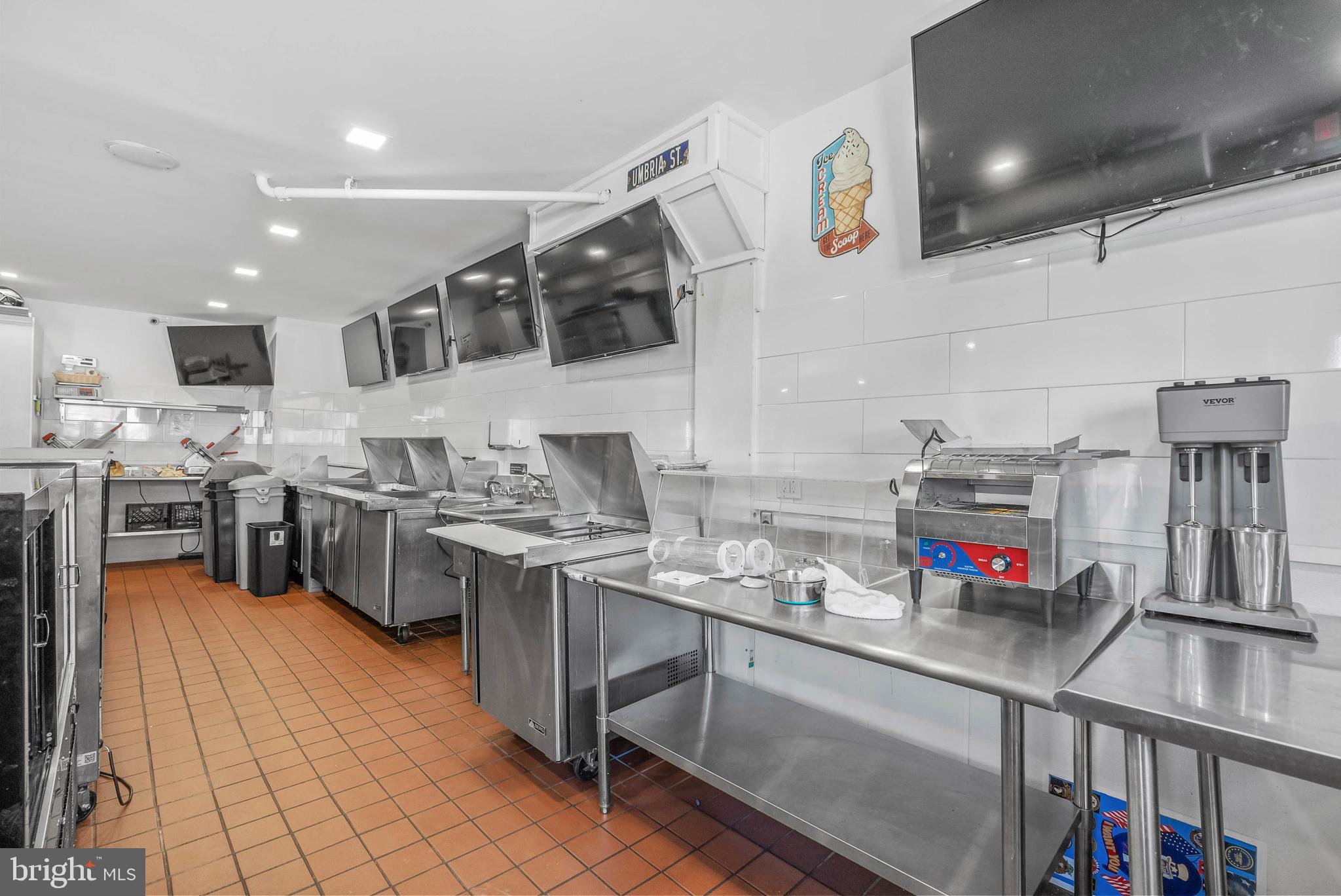 MANAYUNK - Commercial Sale