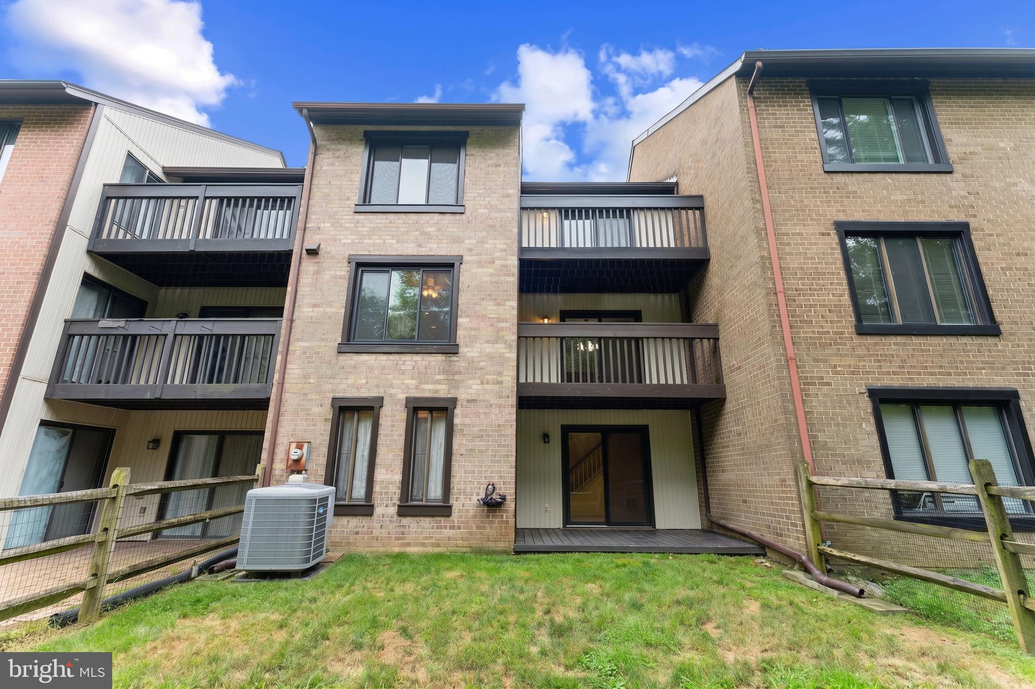 20418 SHADOW OAK COURT