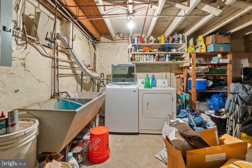 CHARLES VILLAGE - Residential Income