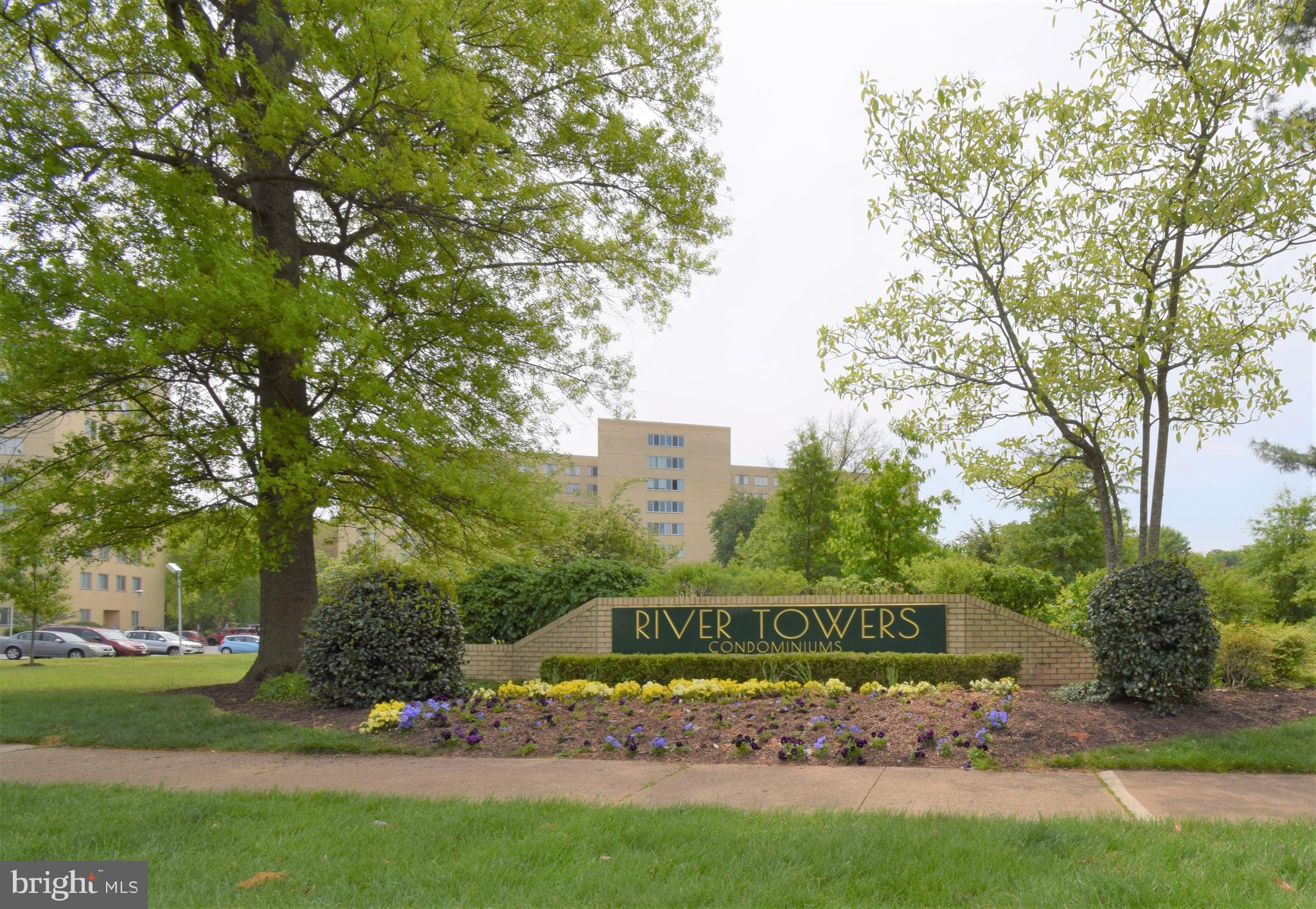 RIVER TOWERS - Residential Lease