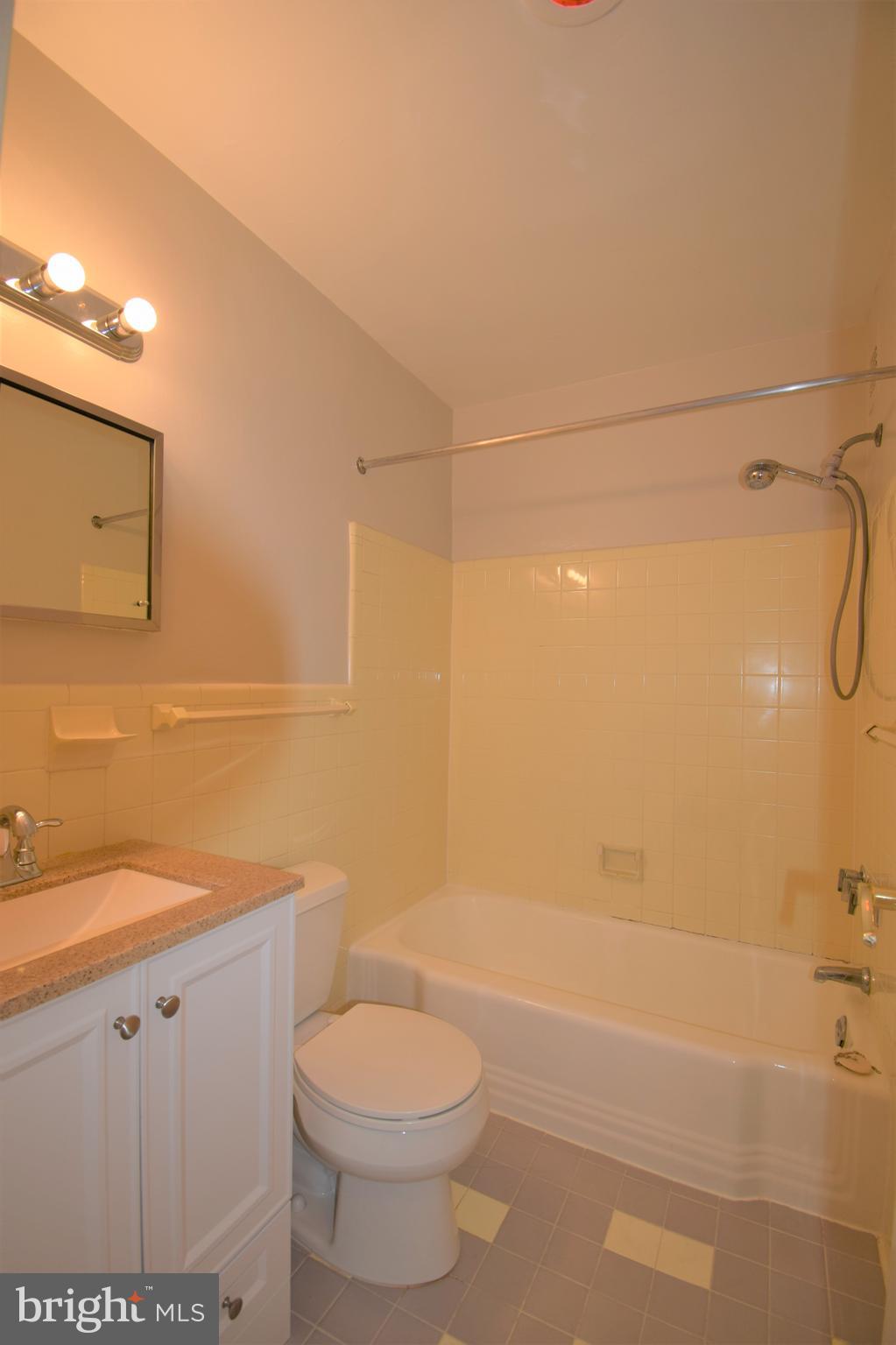 RIVER TOWERS - Residential Lease