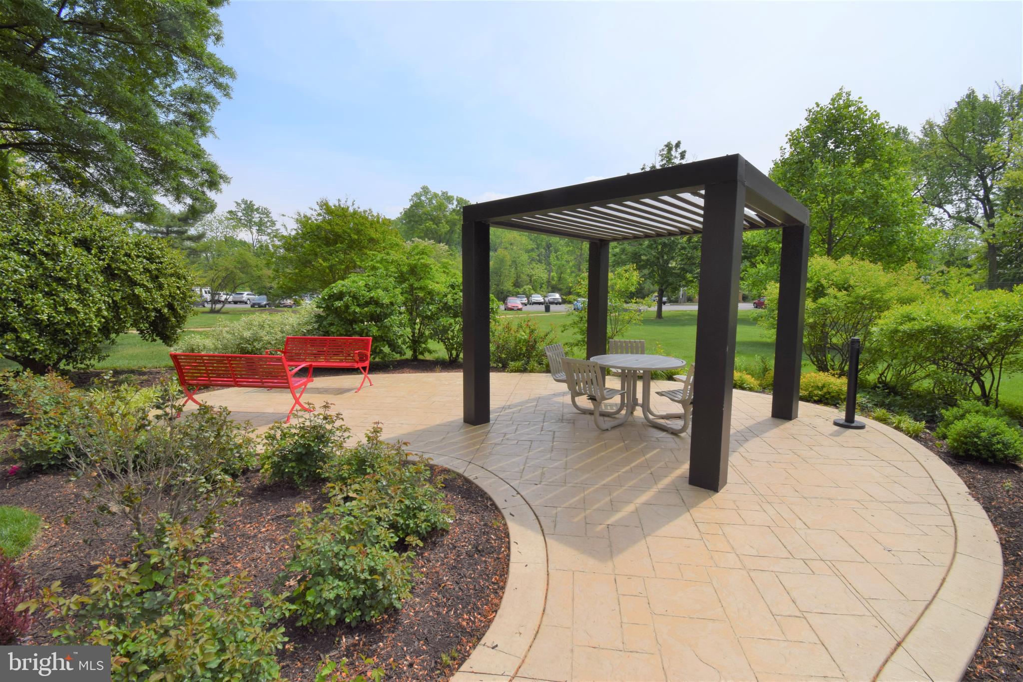 RIVER TOWERS - Residential Lease